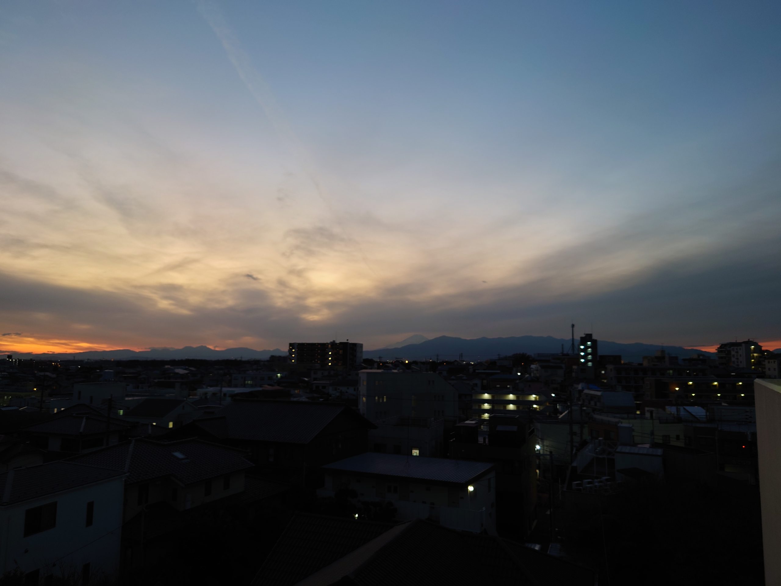 ダイエー三ツ境屋上駐車場からの富士山の夕日