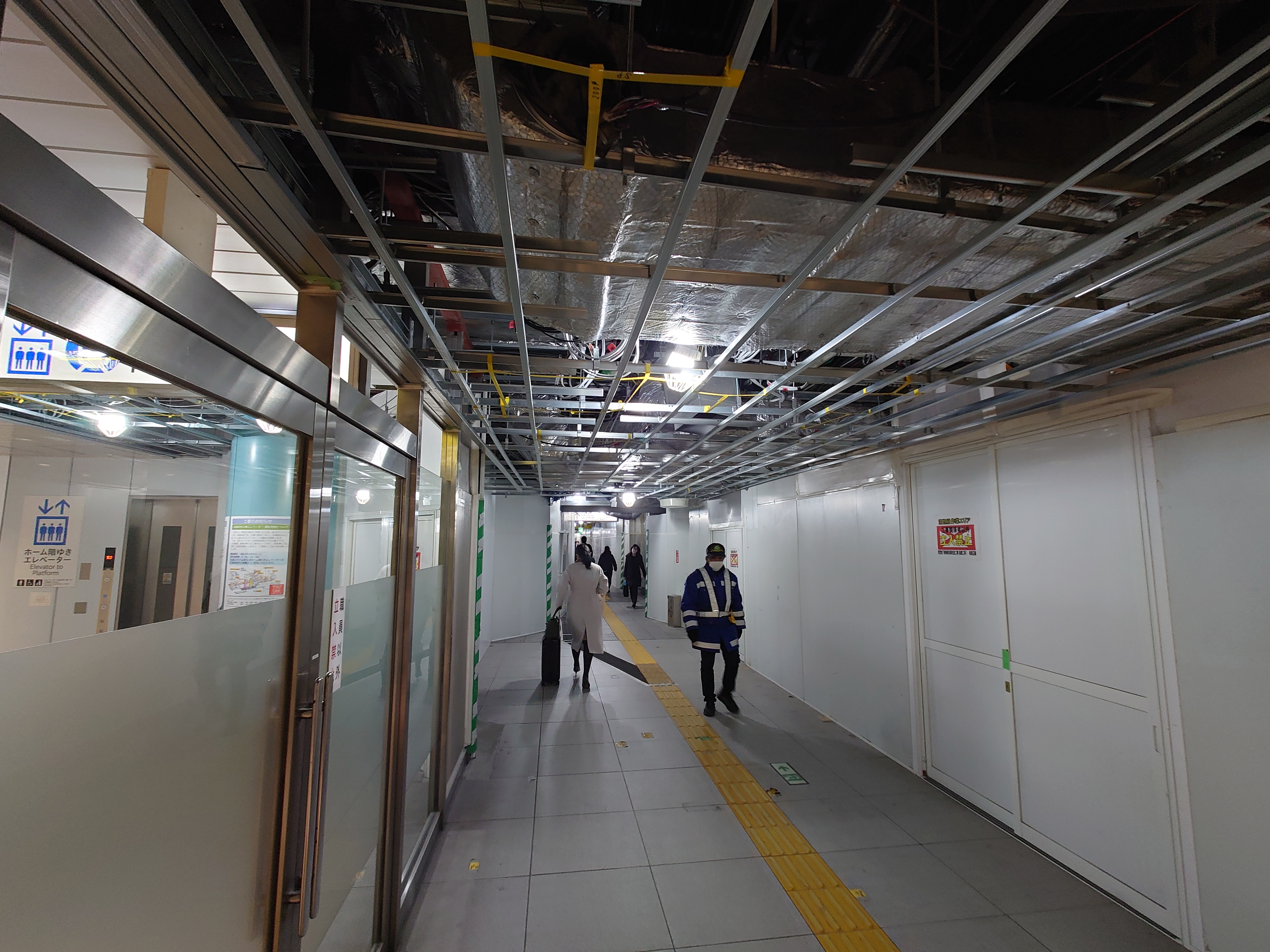新横浜駅地下工事風景１６（環状2号線を潜る通路）