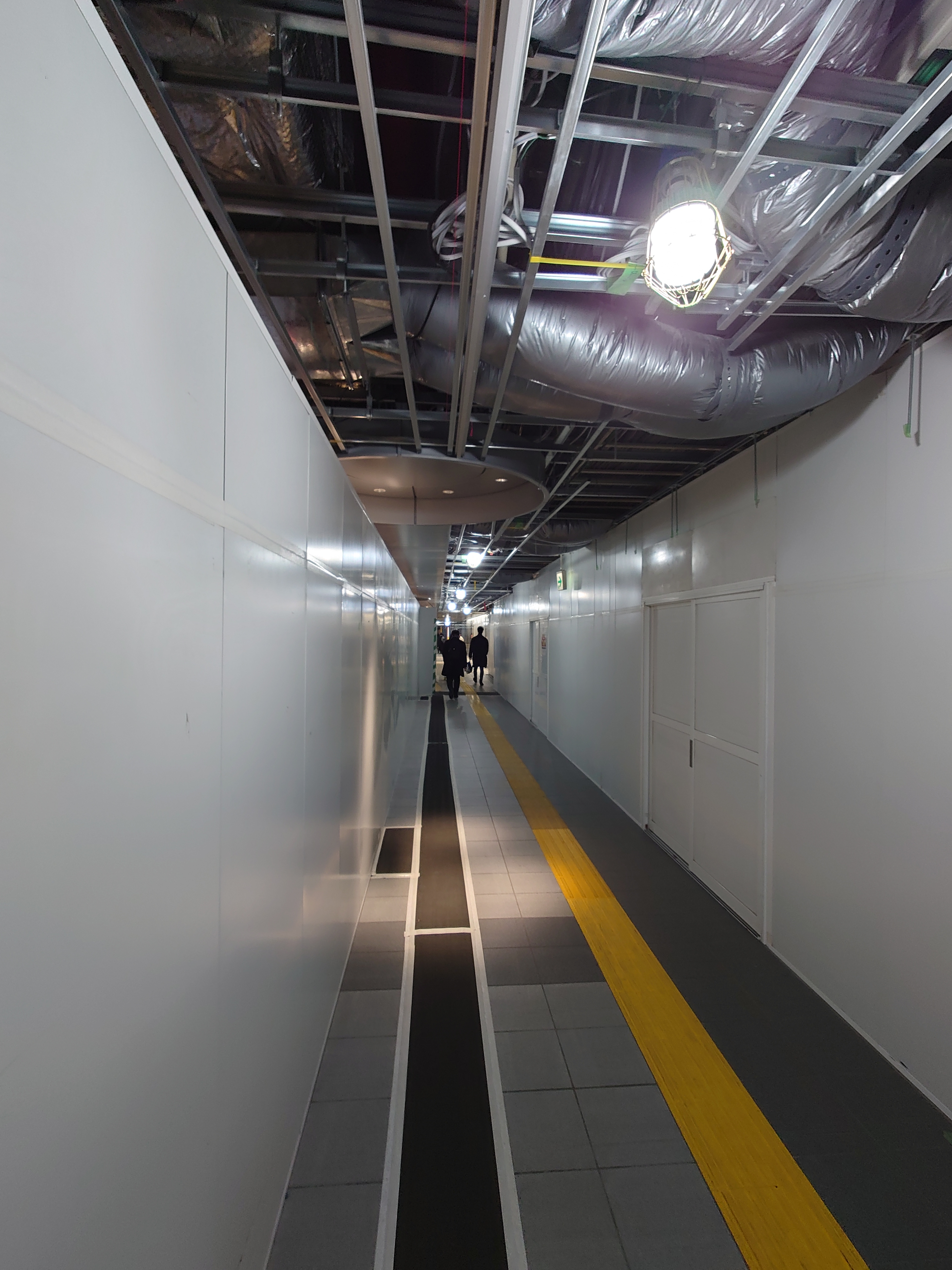新横浜駅地下工事風景１９（環状2号線を潜る通路）