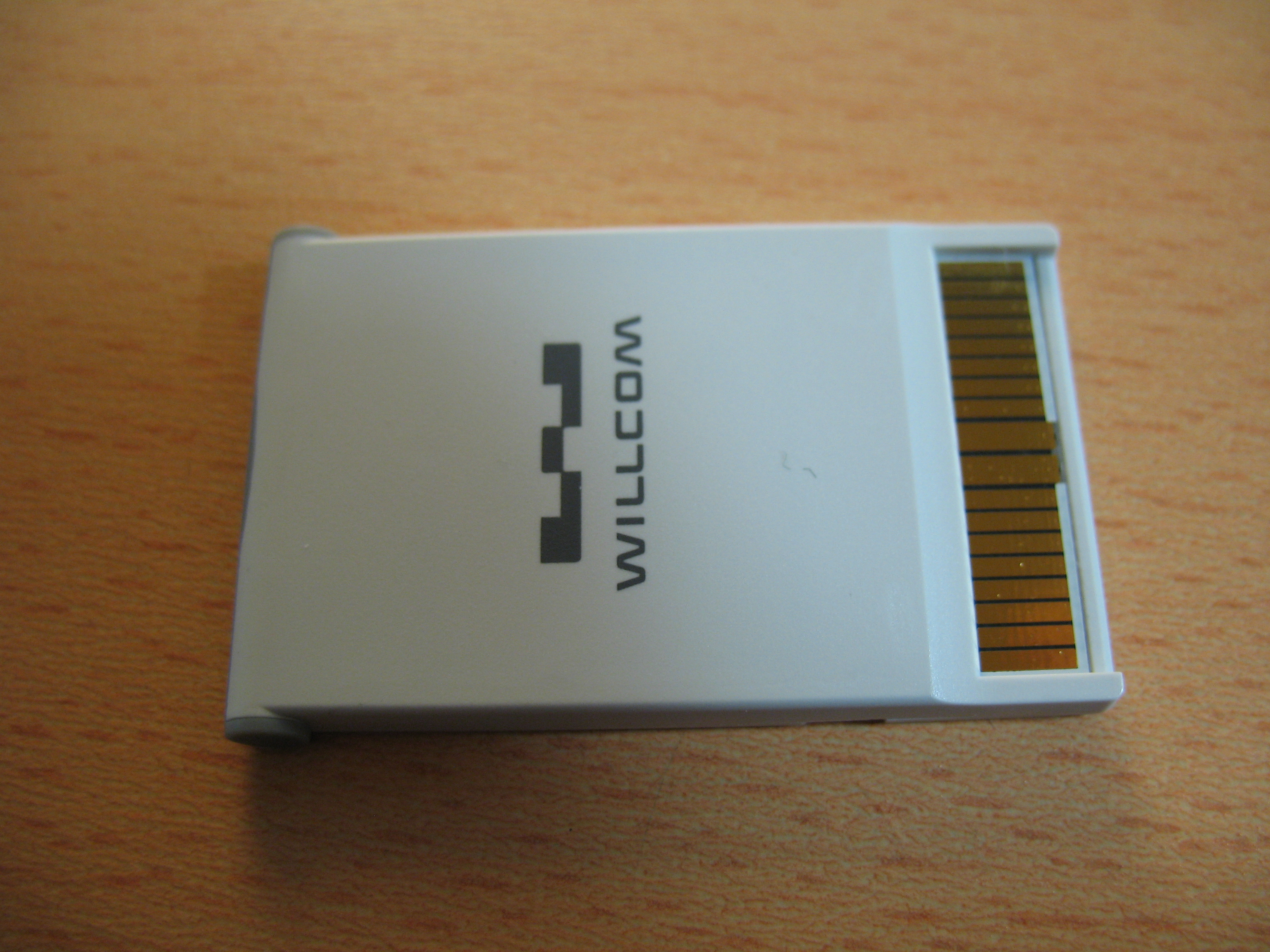 ウィルコム「W-ZERO3」のSIMカード