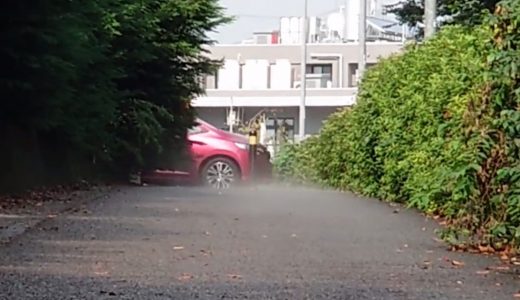 横浜でゲリラ豪雨の後、アスファルトの灼熱で湯気が気嵐の様