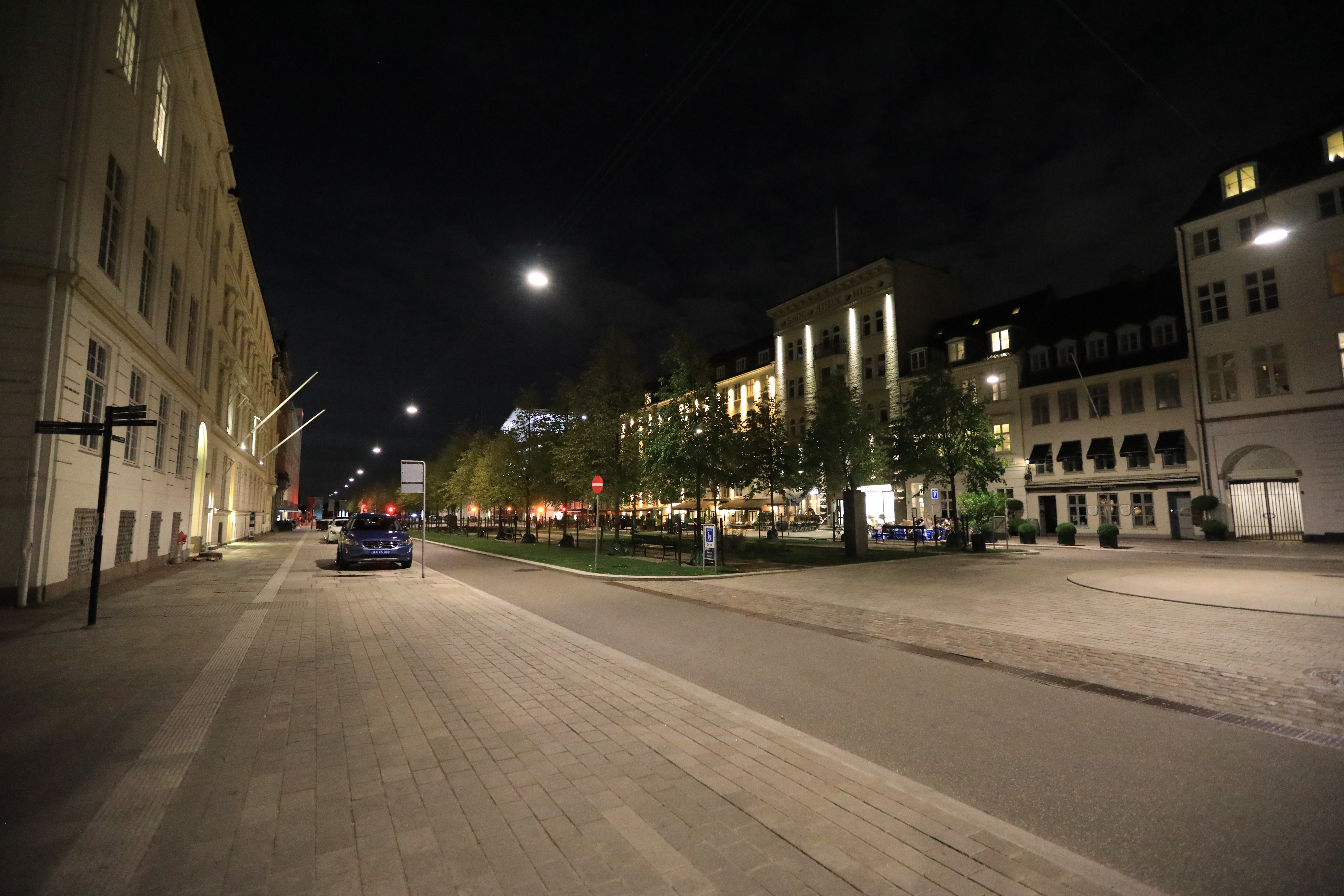 コペンハーゲンの大通りの夜景１