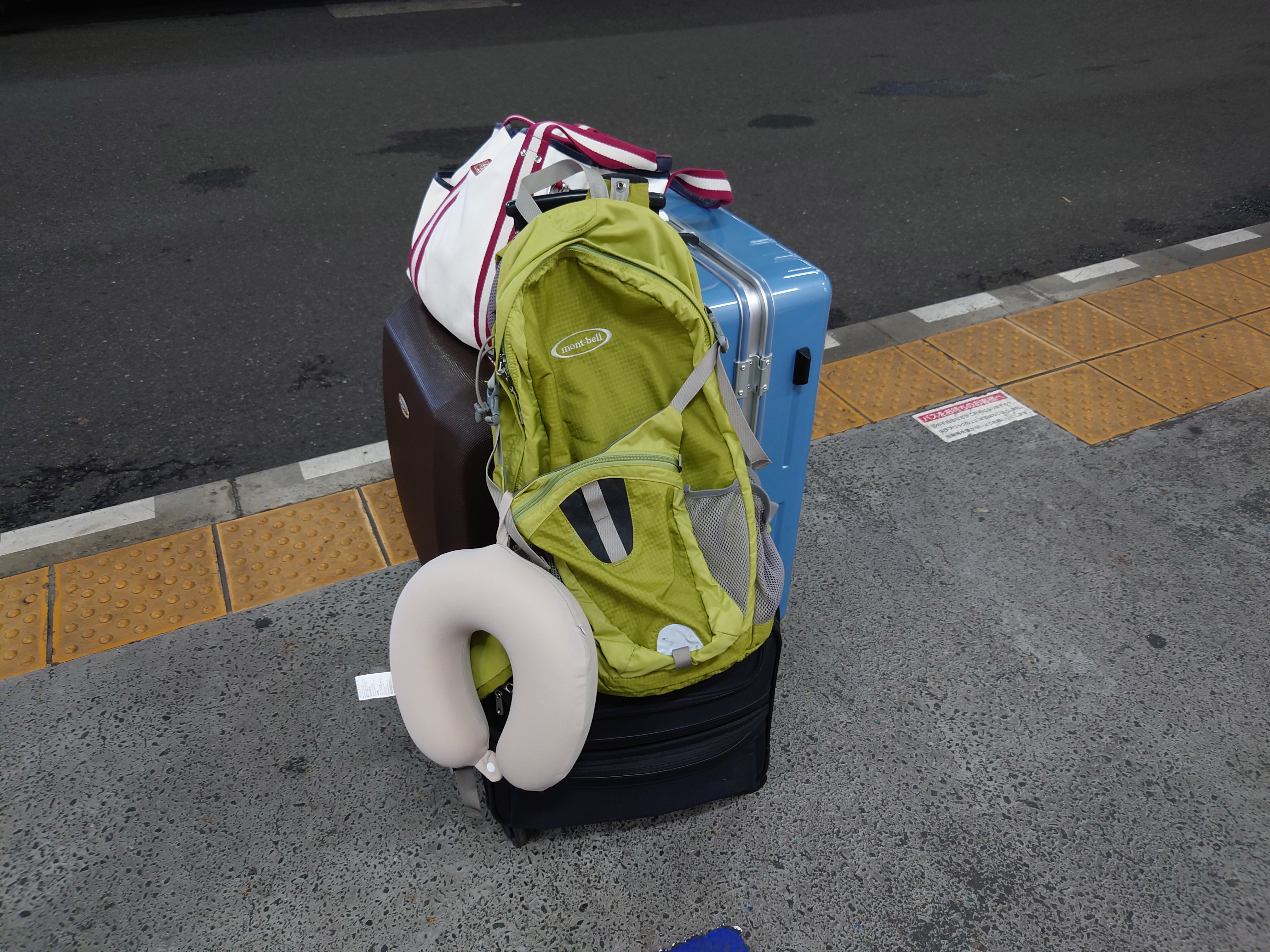 タクシーと高速バスで羽田空港へ移動