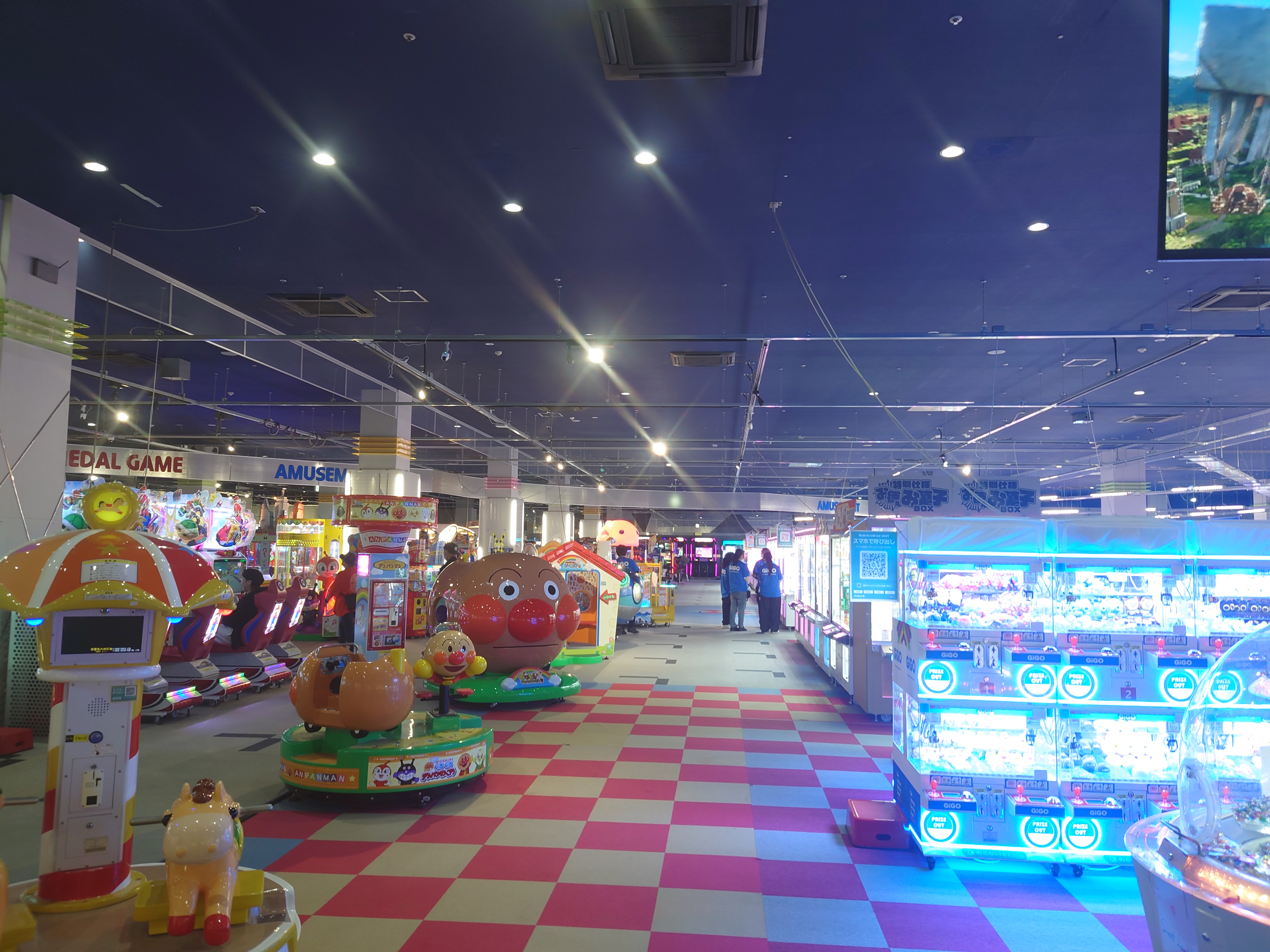 ゲームセンターの中