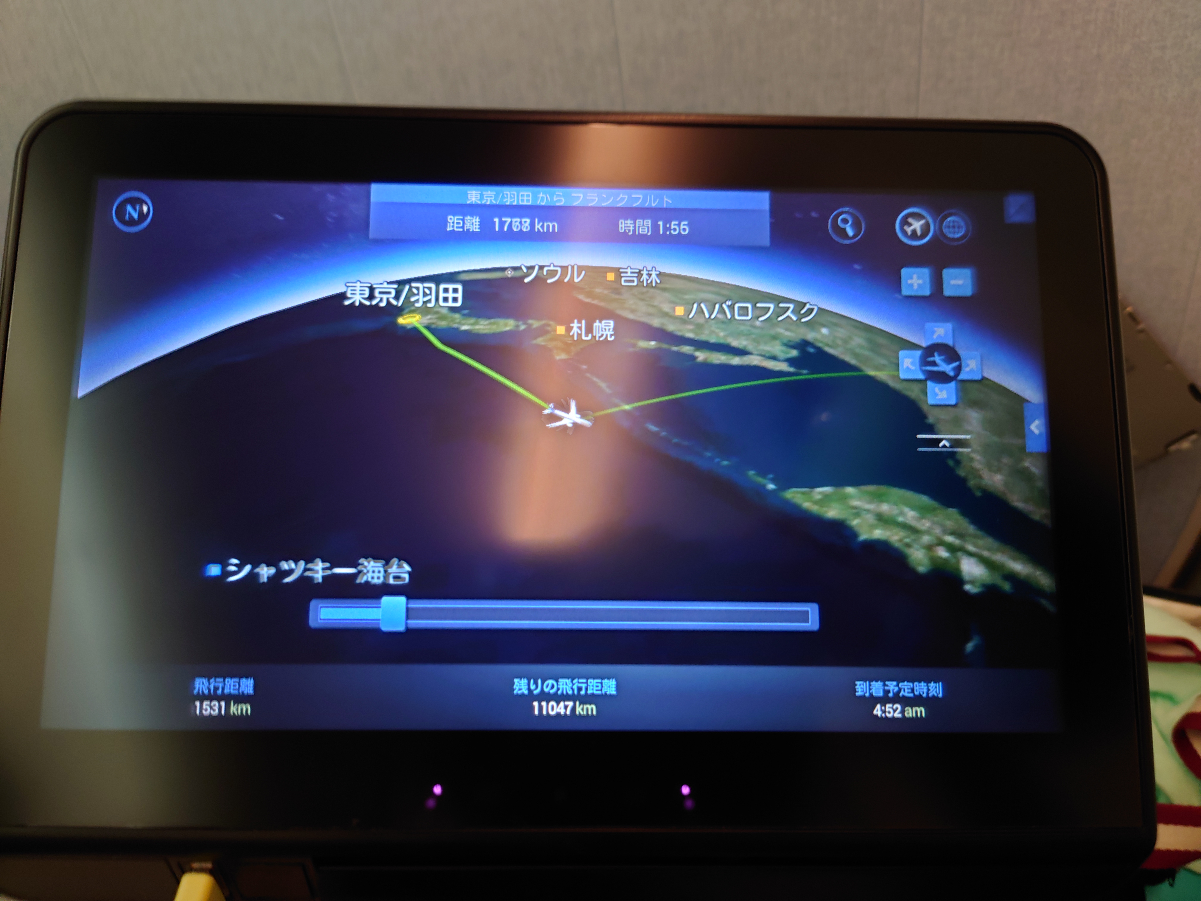 飛行機は青森付近を通過し、北上する