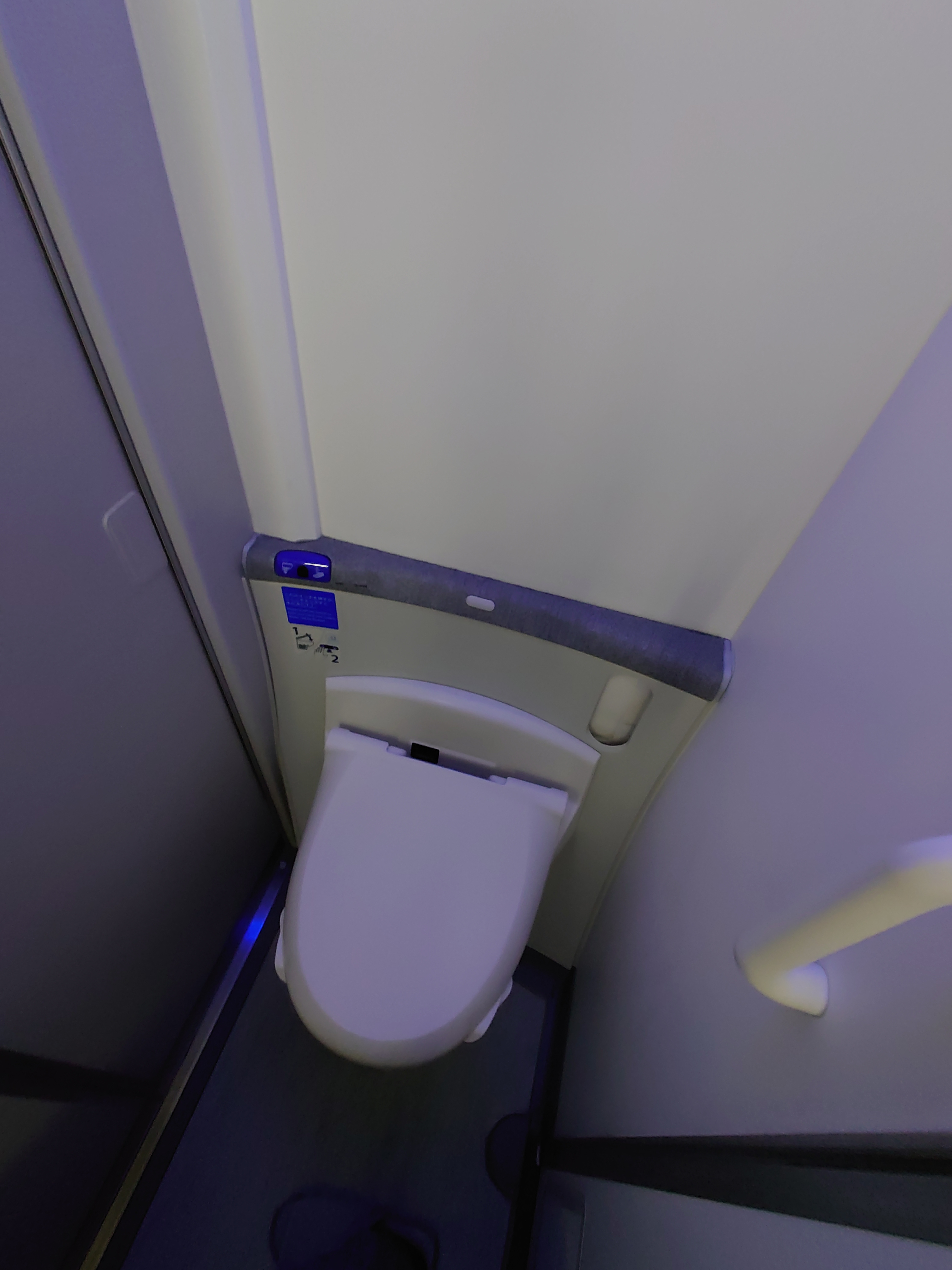 飛行機のお手洗い１