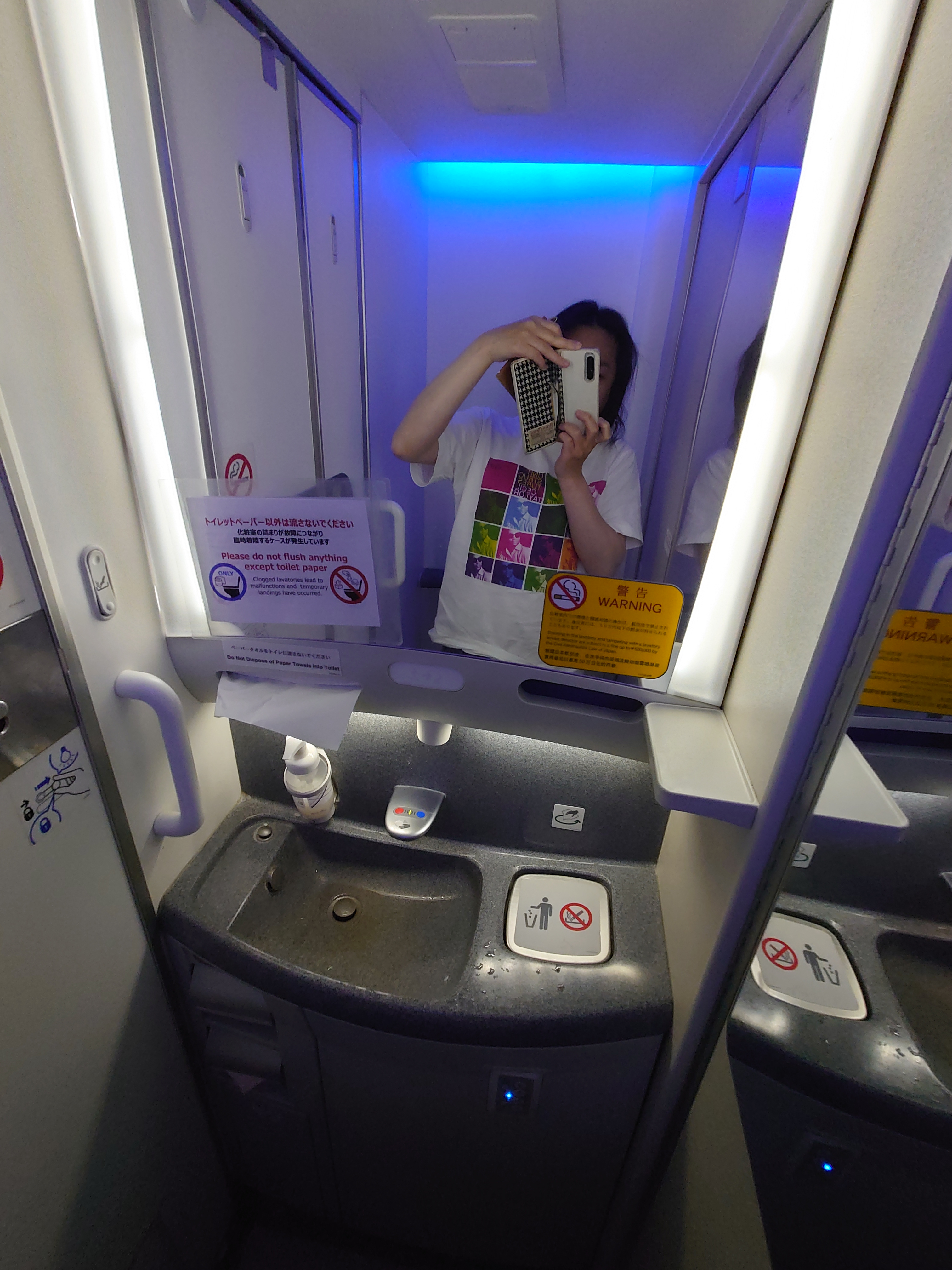 飛行機のお手洗い２