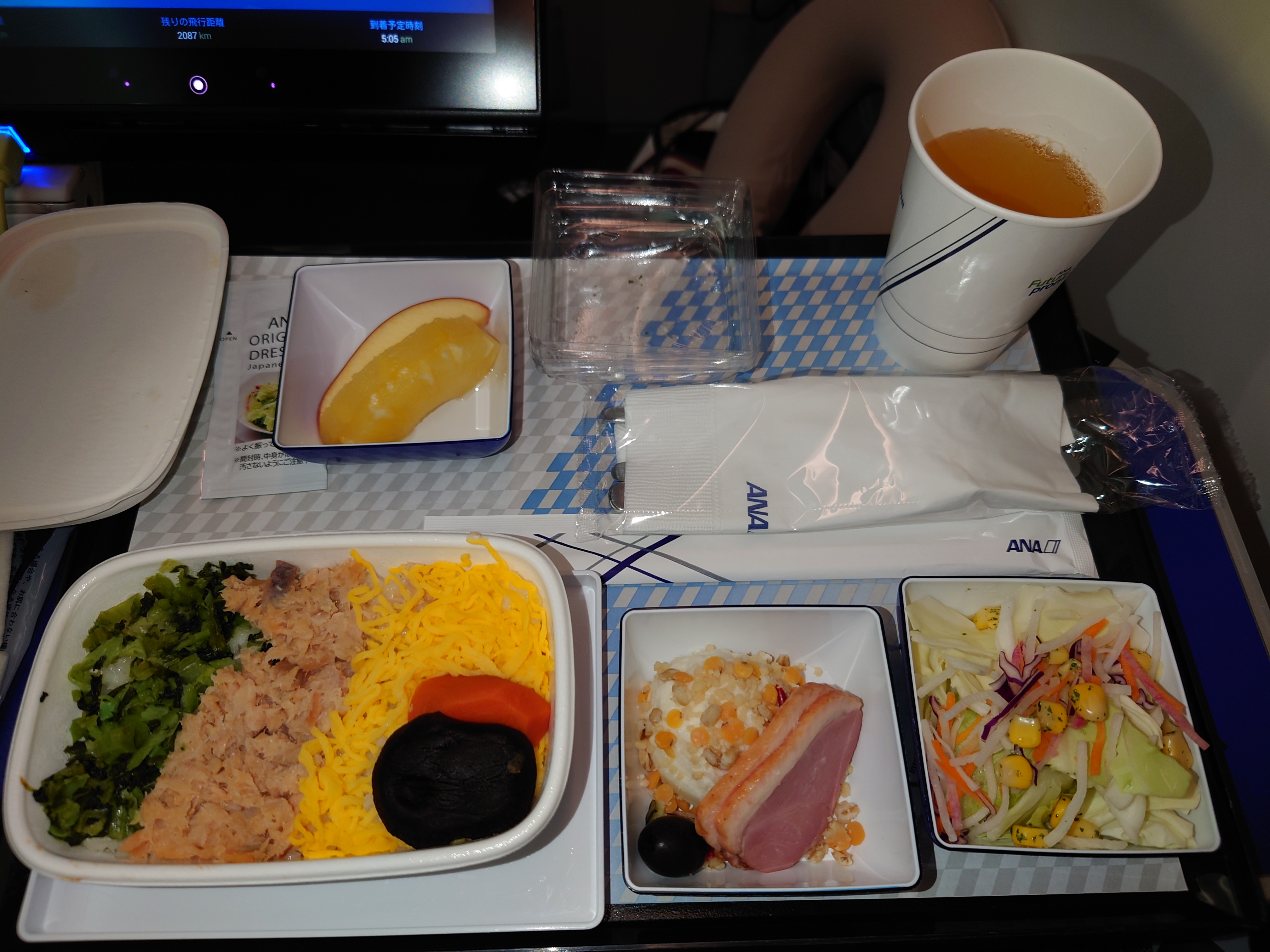 朝食の鮭の彩りご飯（中身）