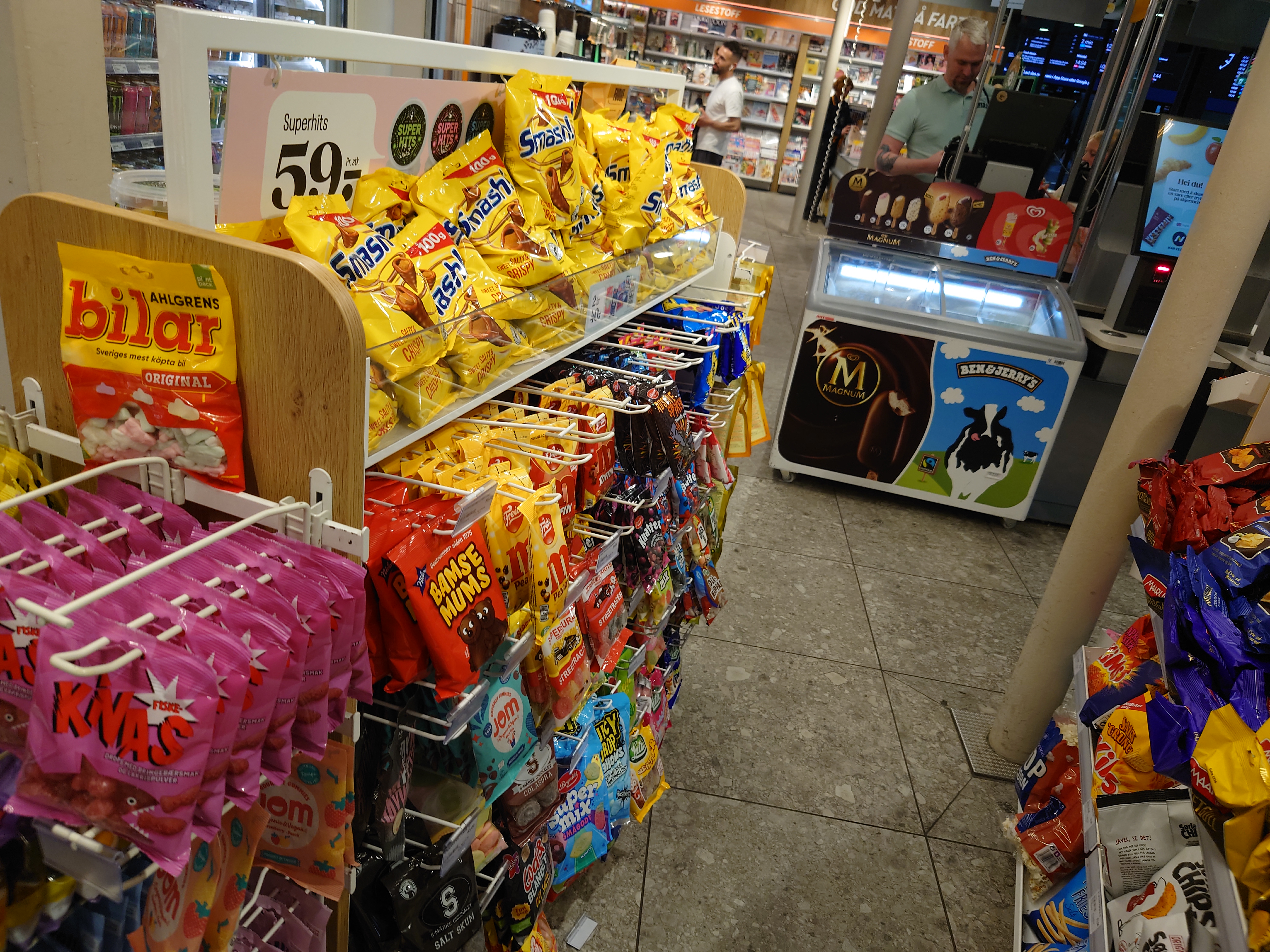 オスロ中央駅内のお店の店内３