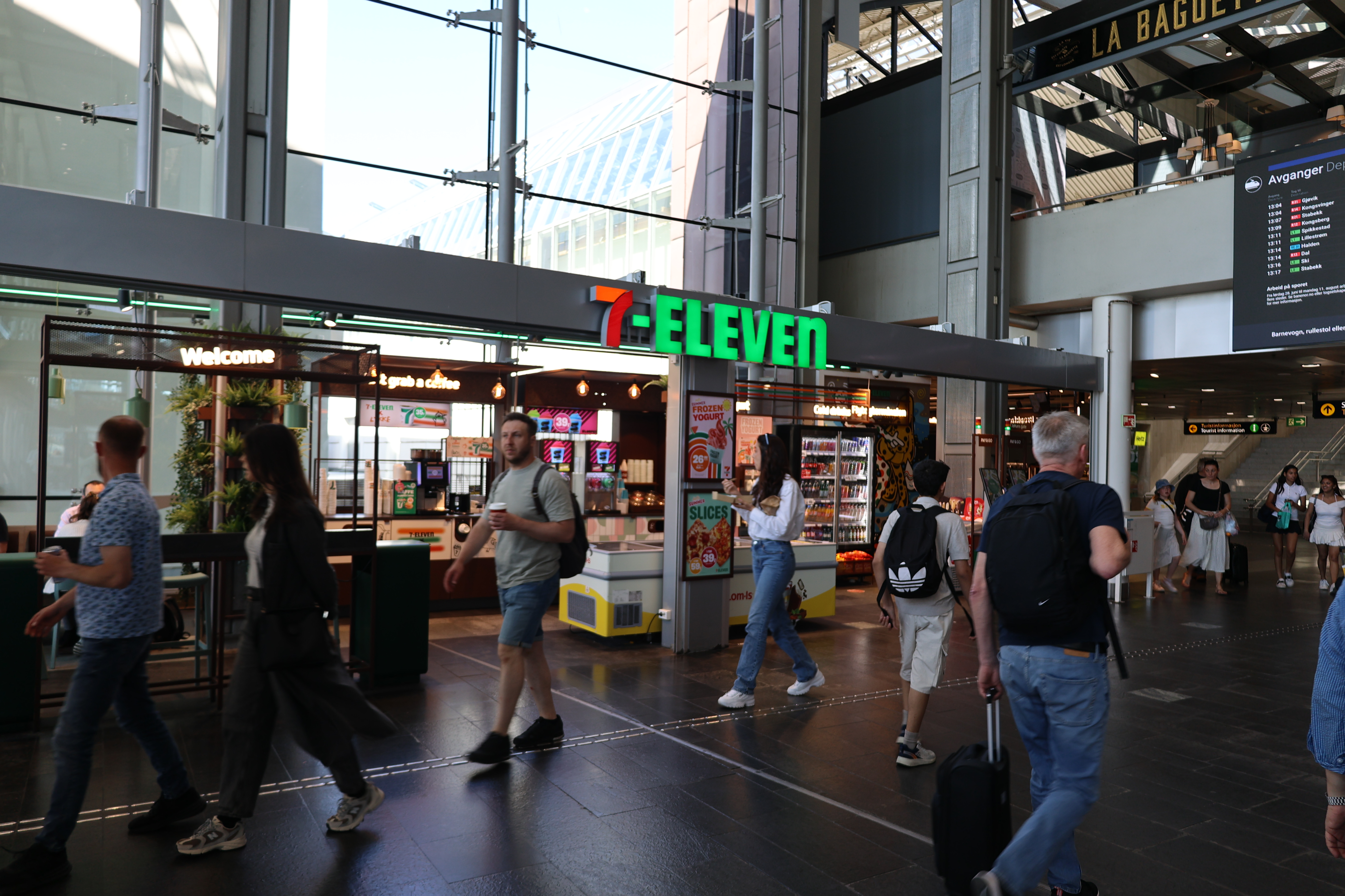 オスロ中央駅には、セブンイレブンが２つあった