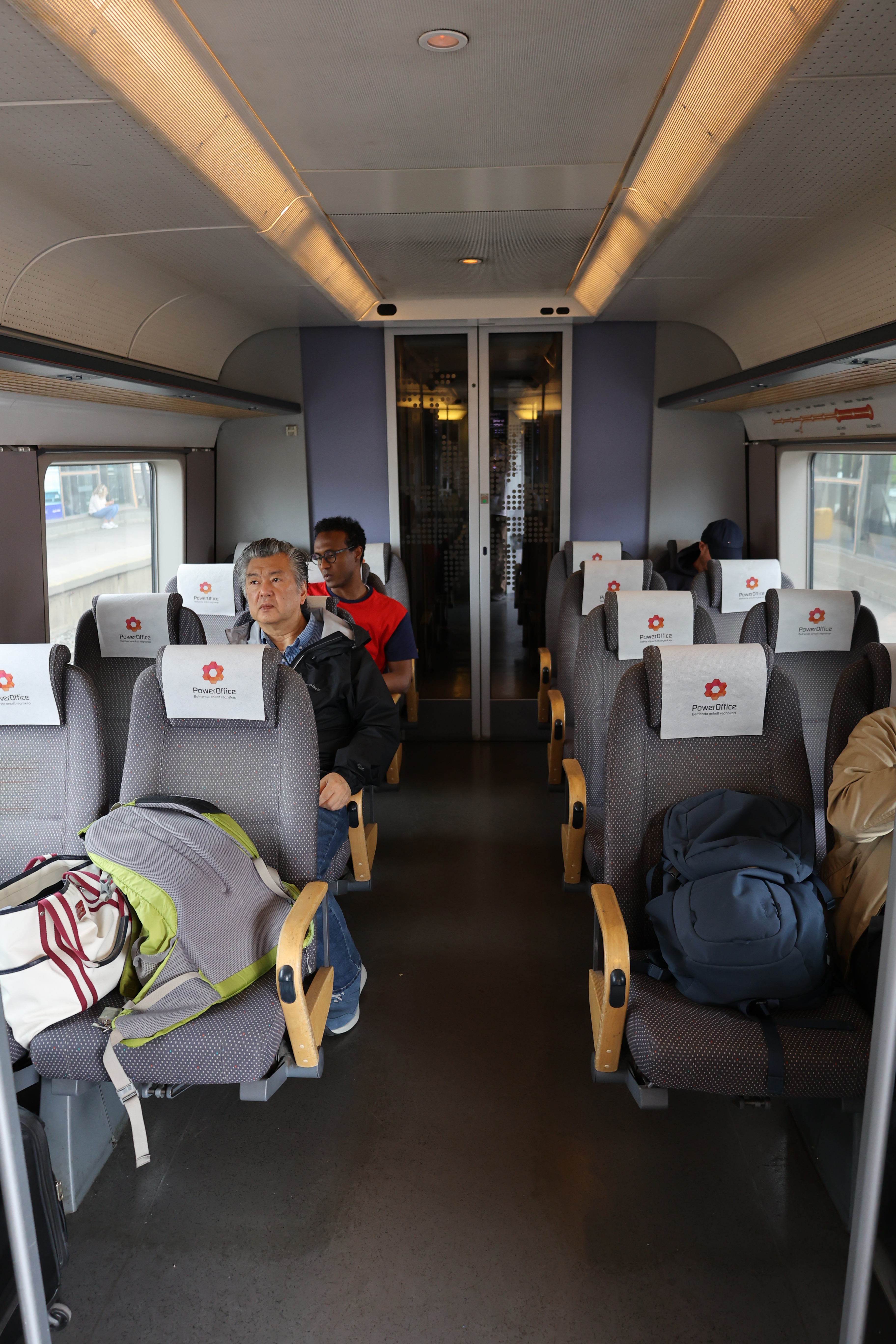 特急列車の客席