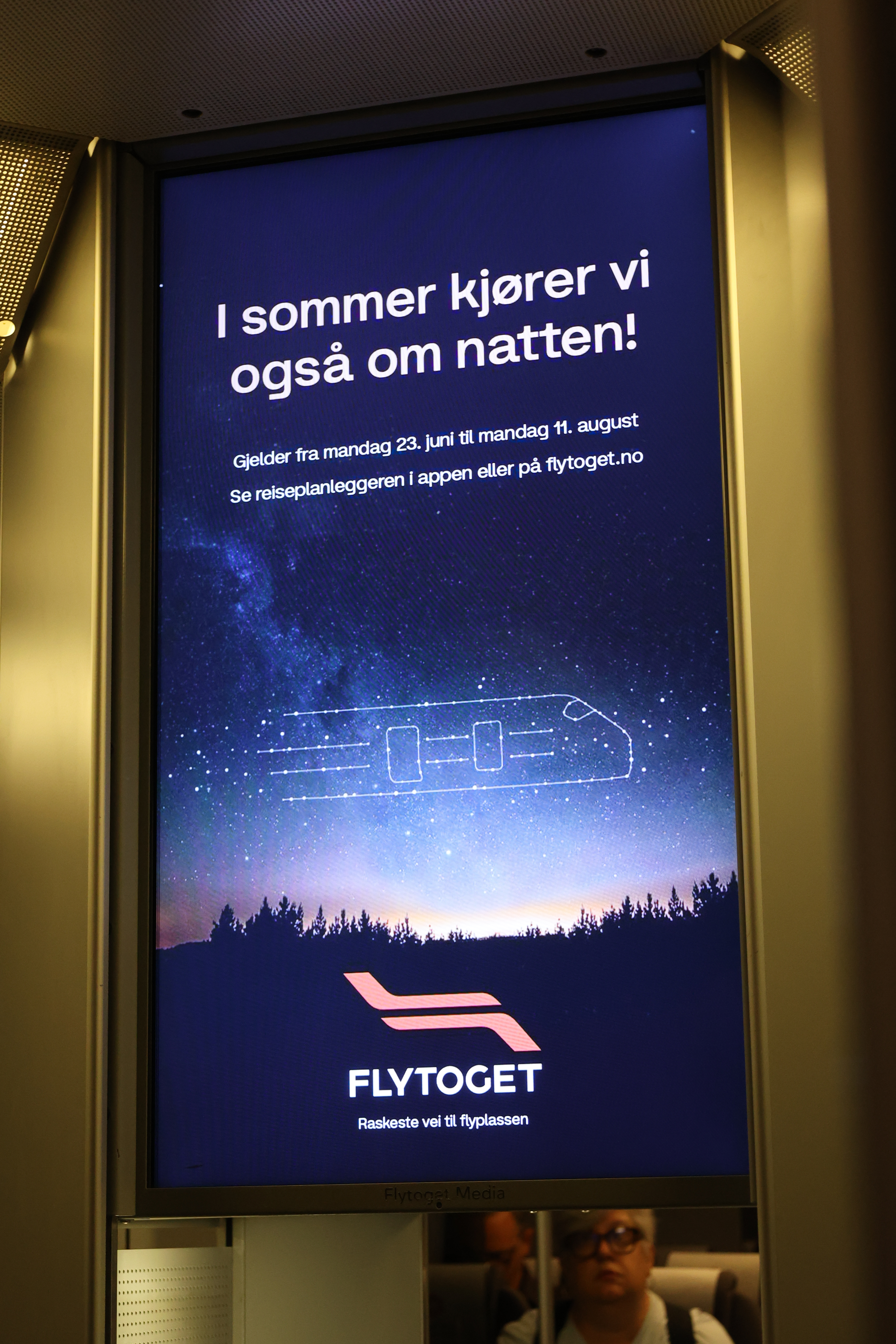 FLYTOGETの広告
