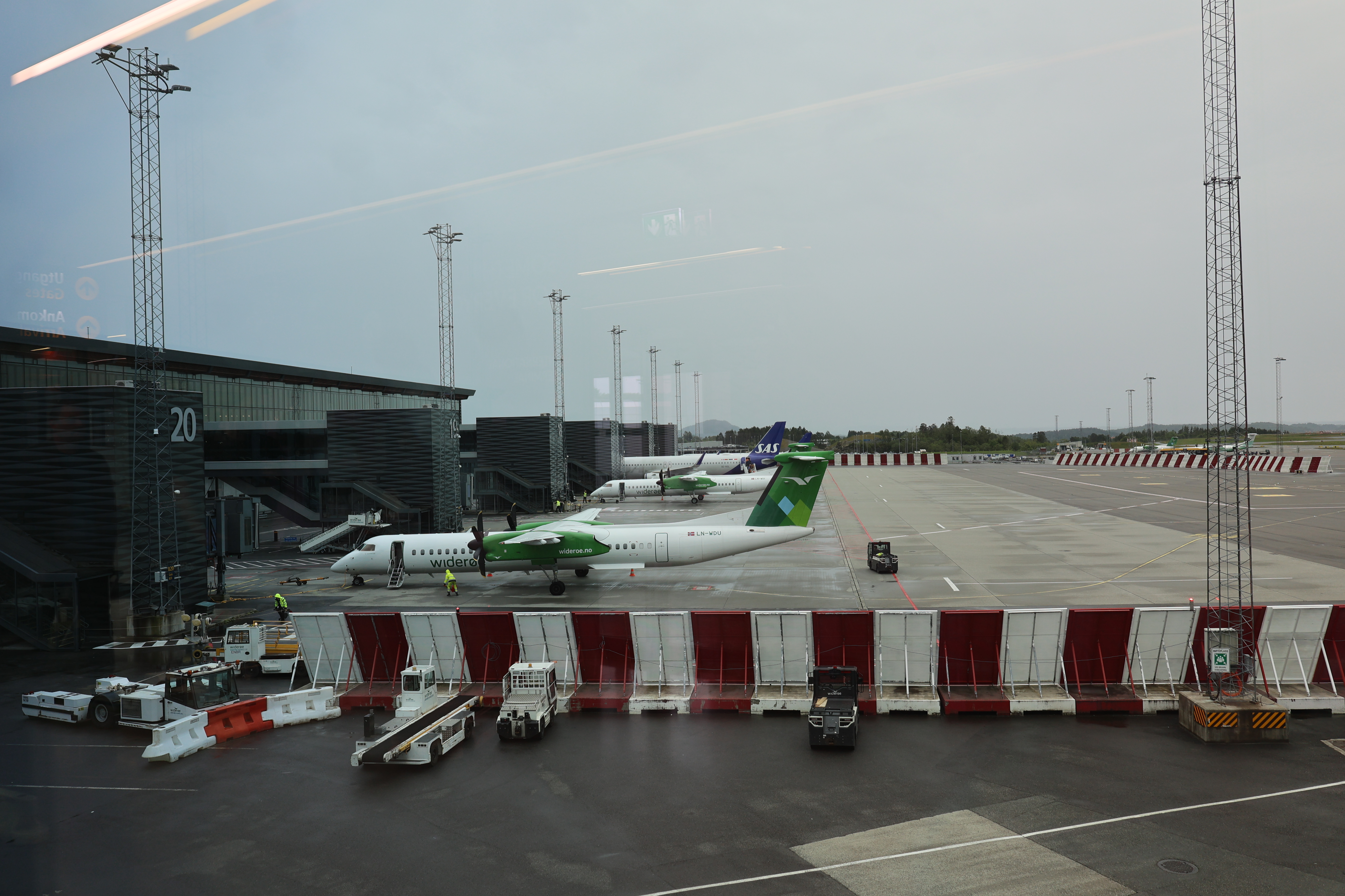 wideroe航空のプロペラ機