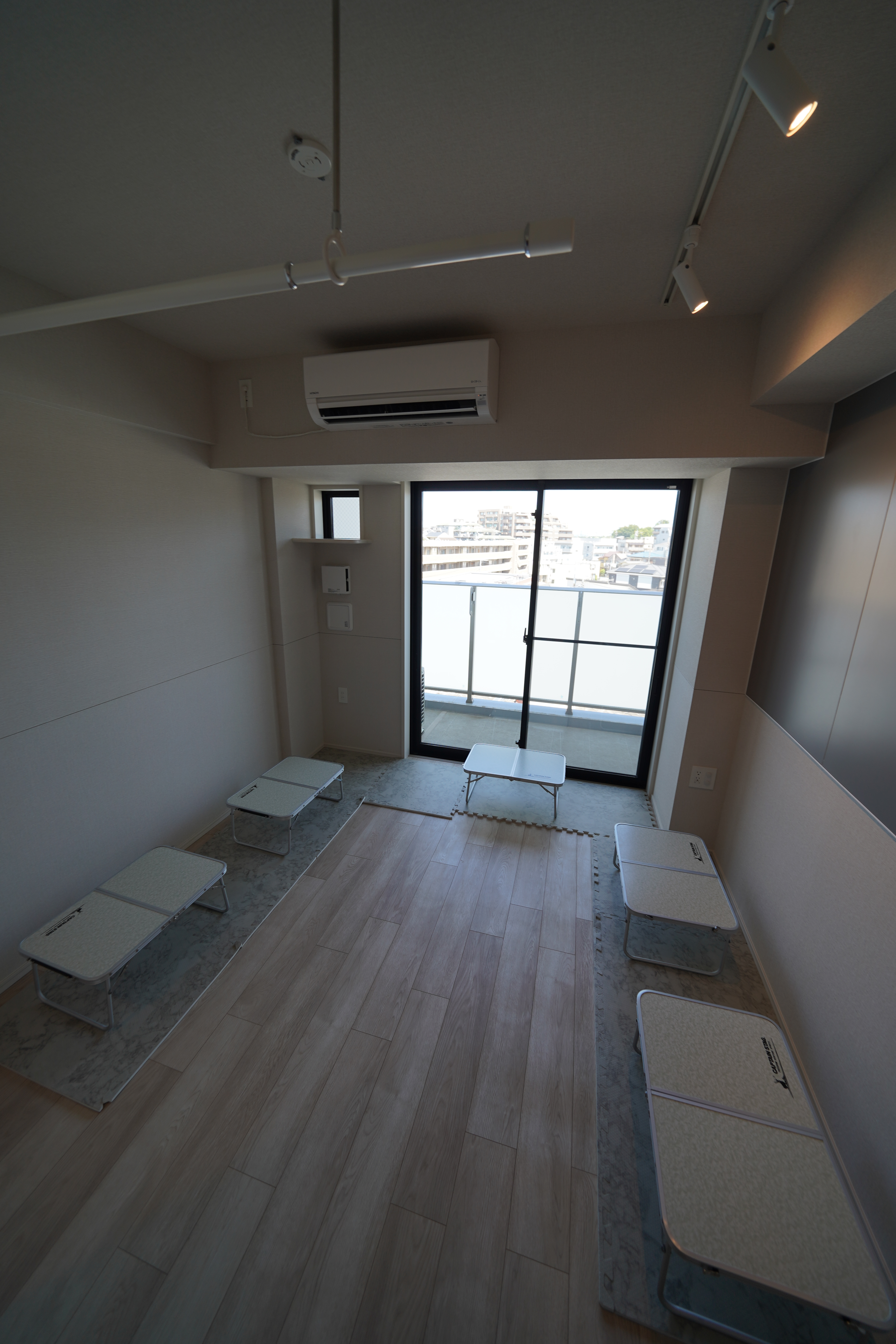 ワンルーム部屋（縦アングル）