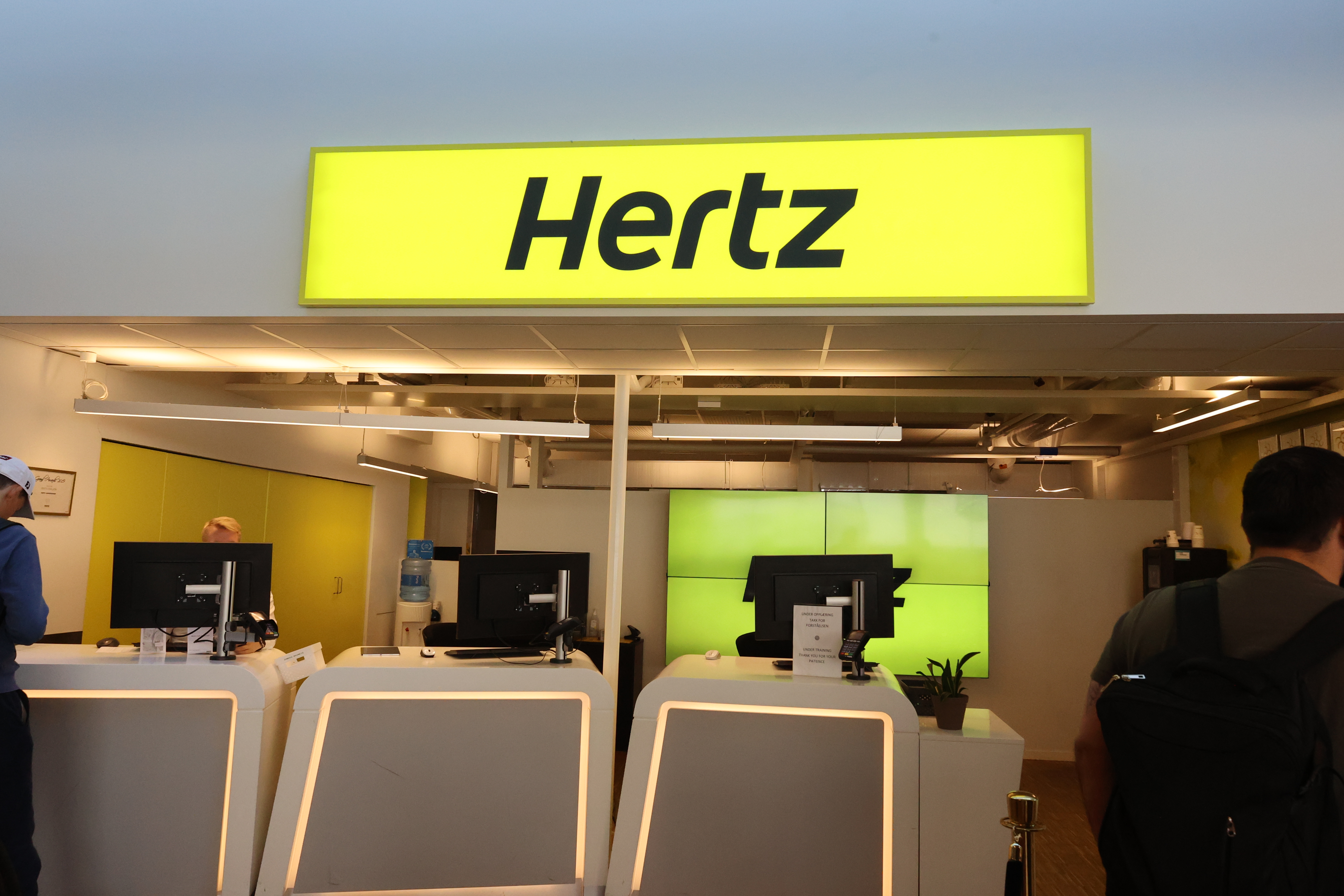 Hertzの受付３