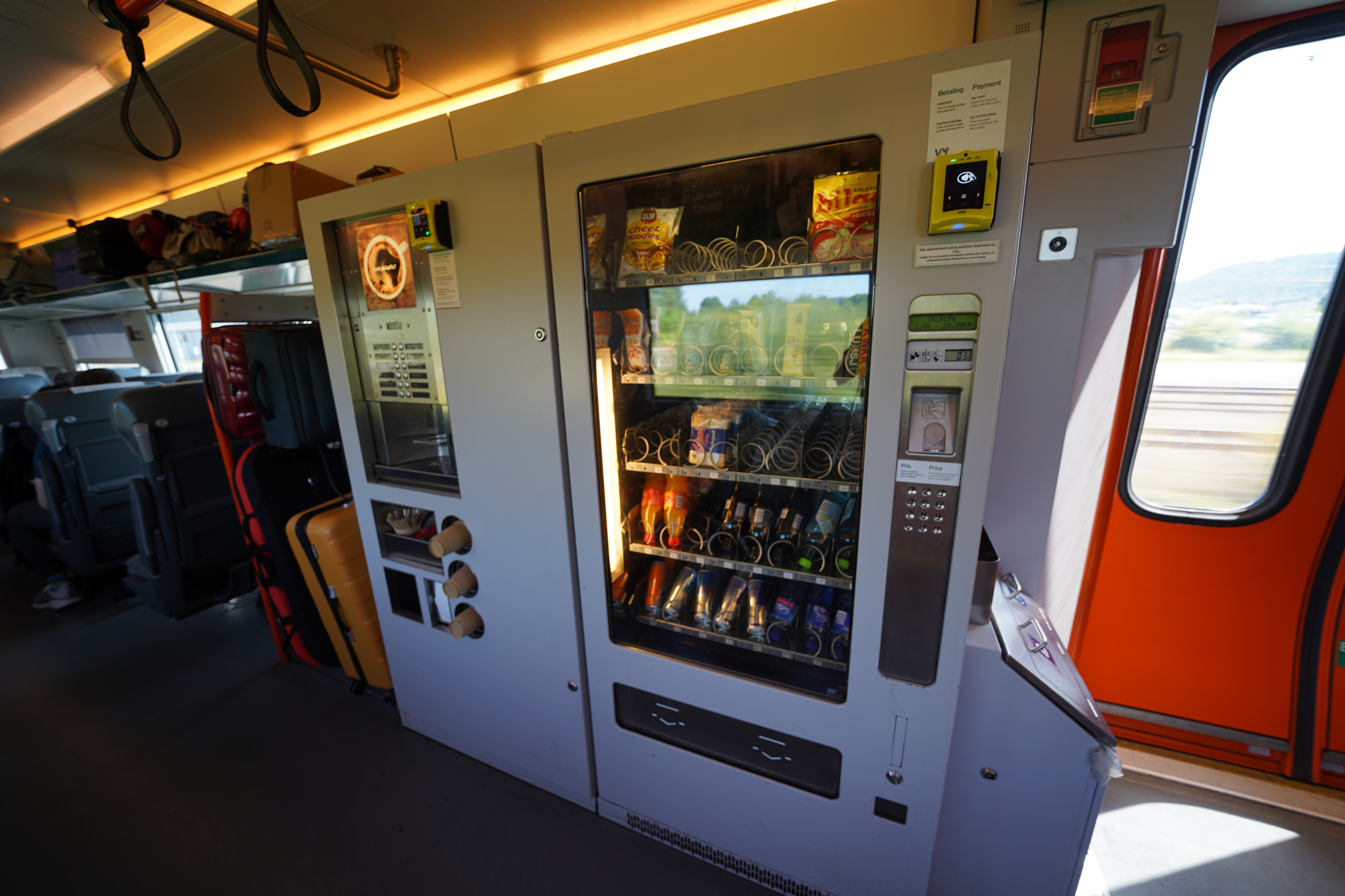 ベルゲン急行の車内の自販機
