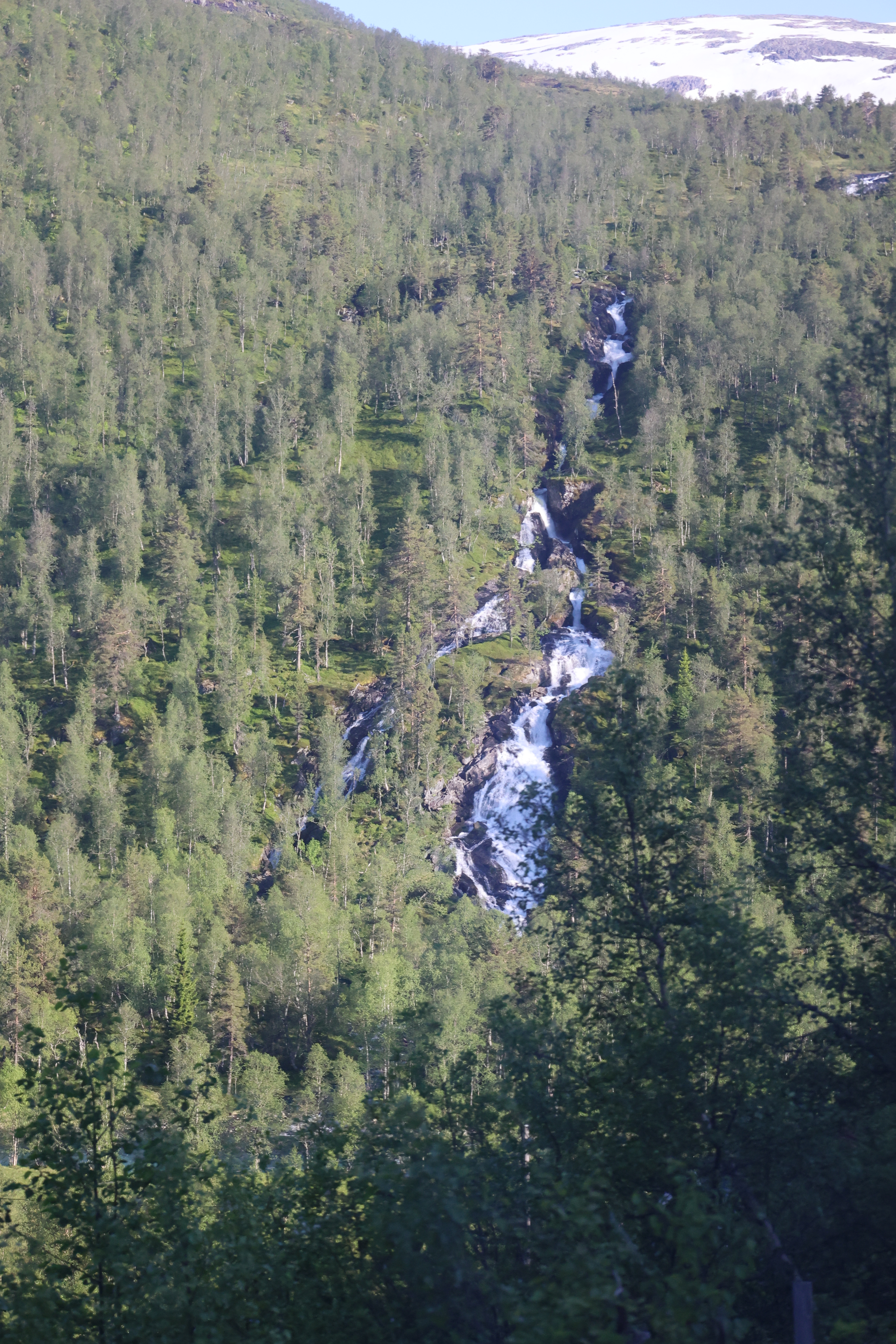 永久凍土地帯の風景６１と滝
