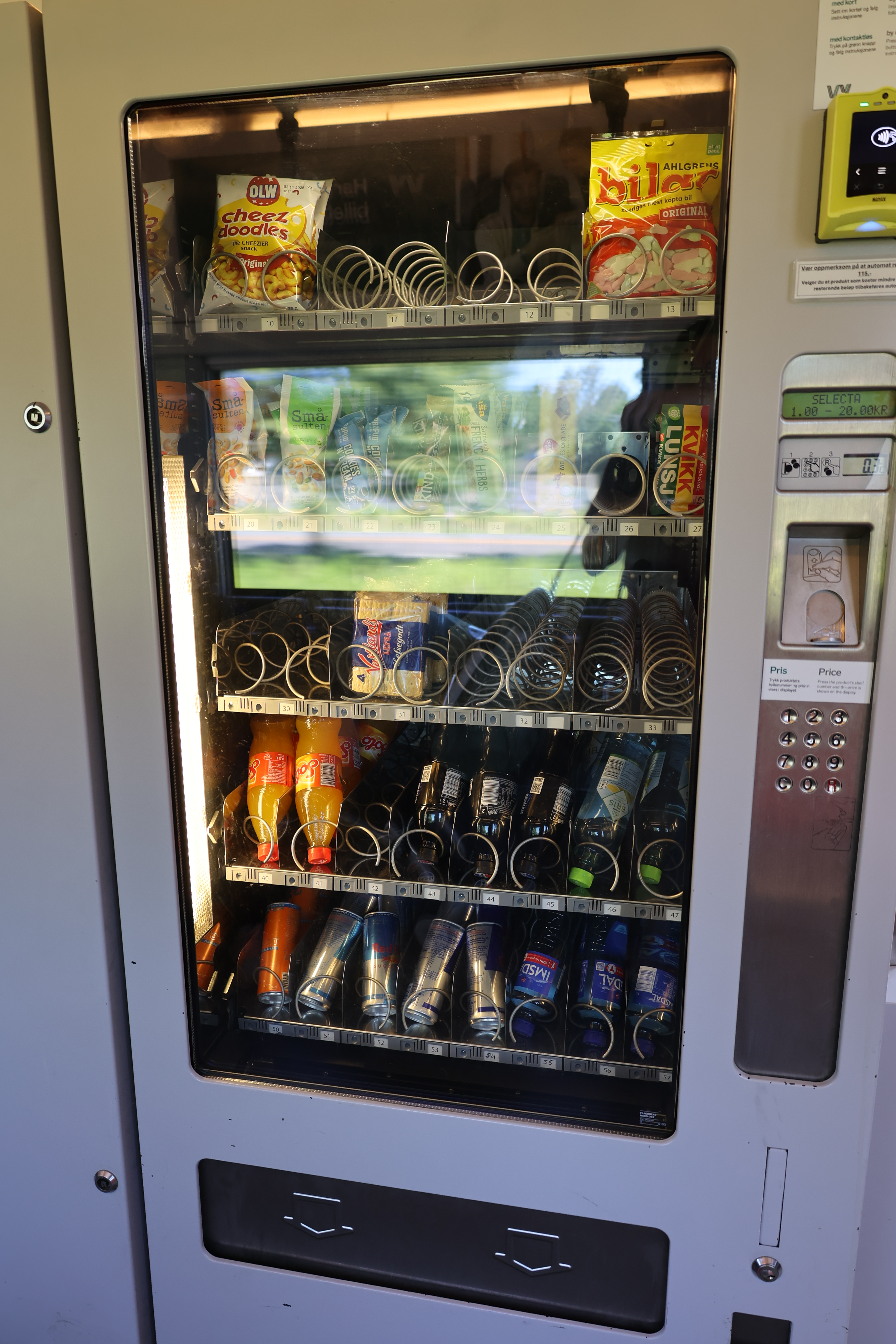 お菓子、スナック類の自販機