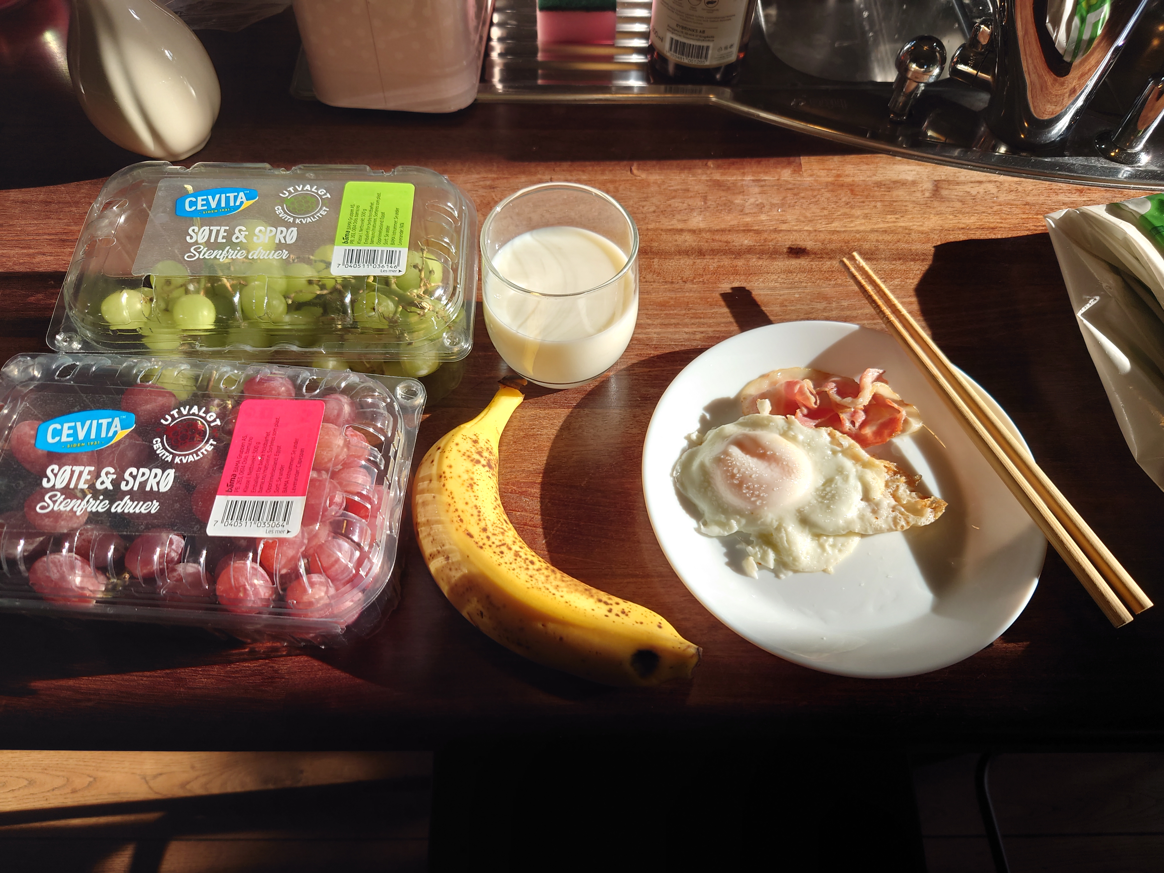 民泊オスロでの今朝の朝食