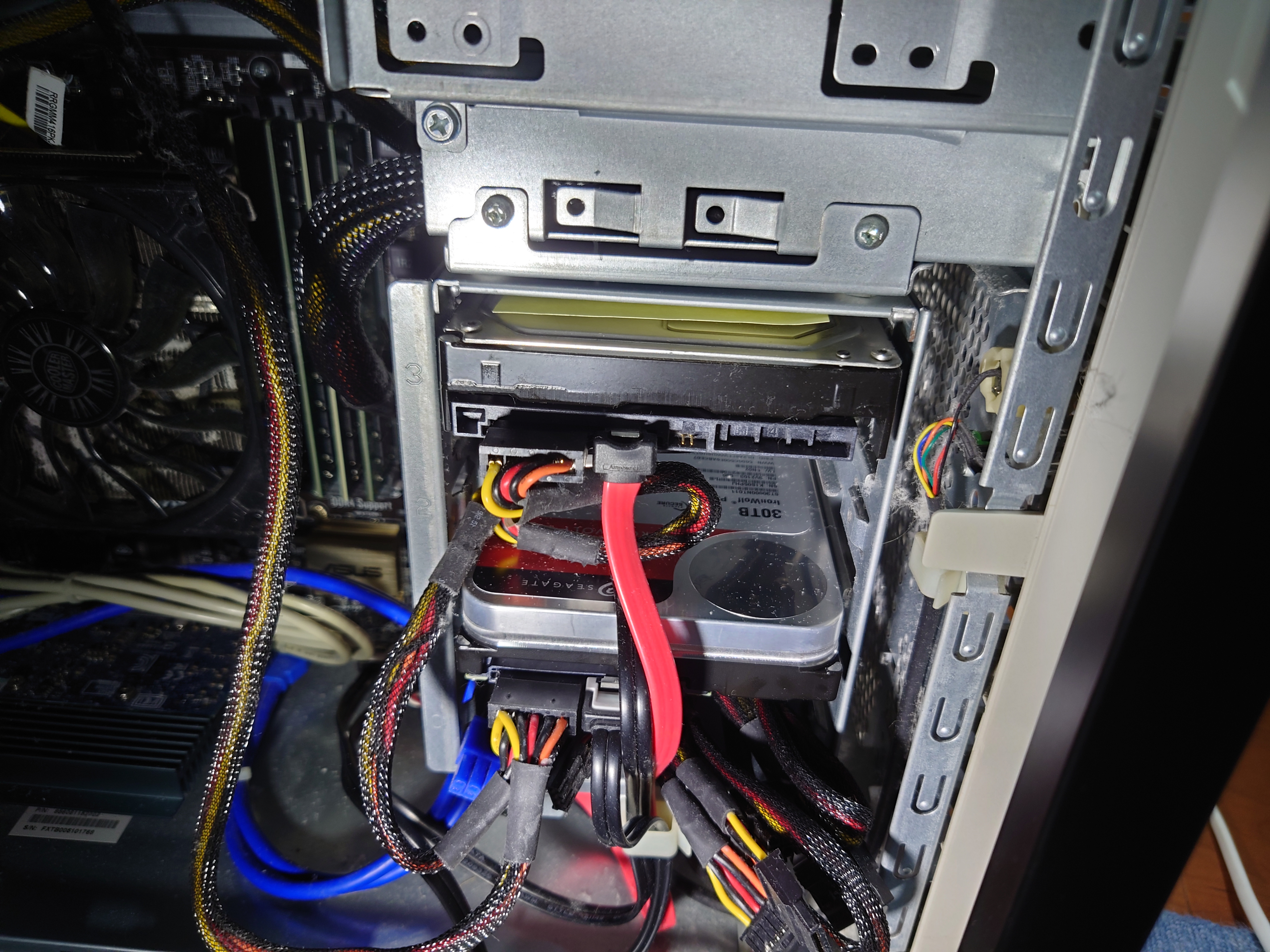HDD2台と2.5インチSSD1台
