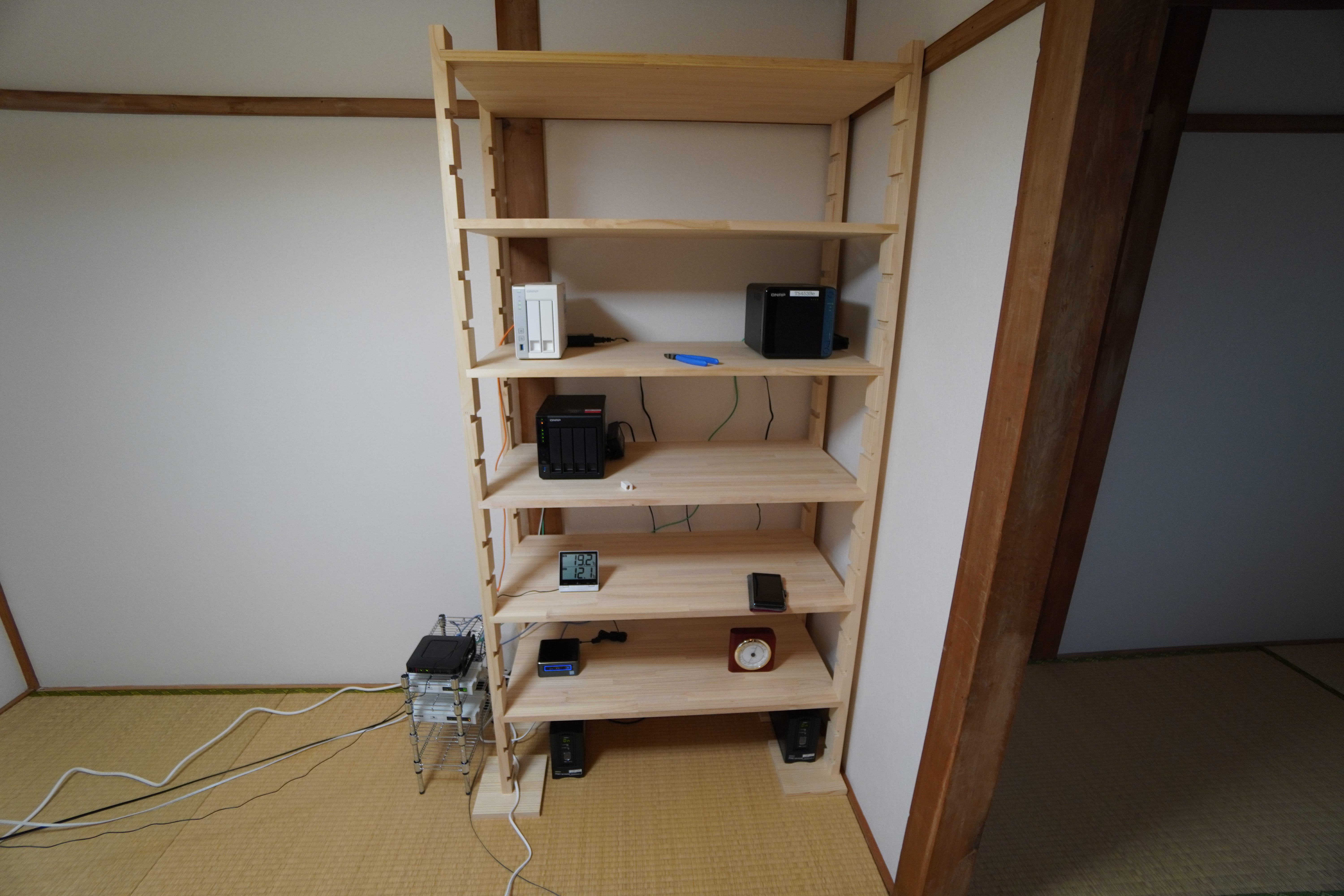 木製棚組み立て後にエリア微分さんのデータを配置