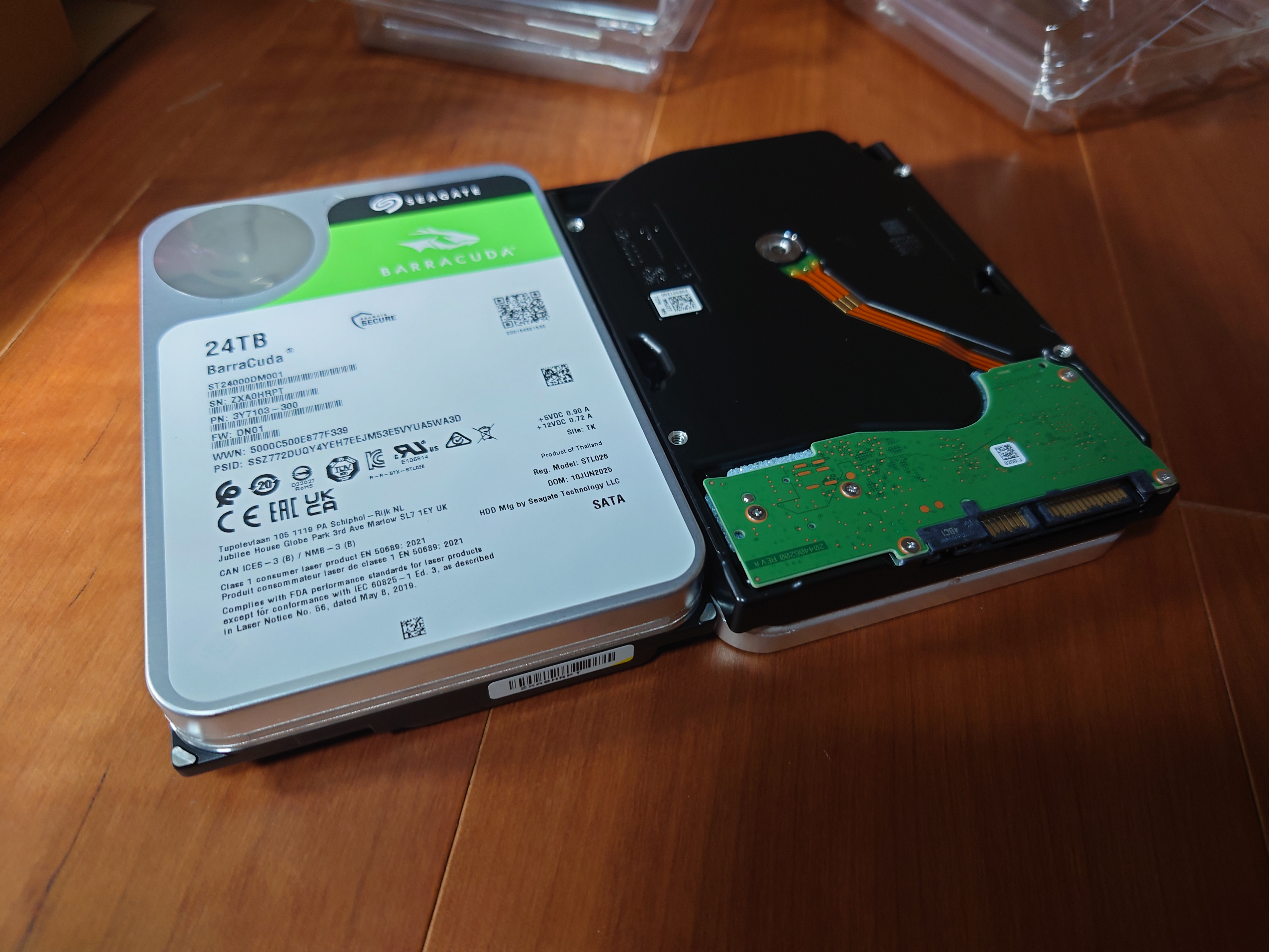 24TB×2台のHDDの本体