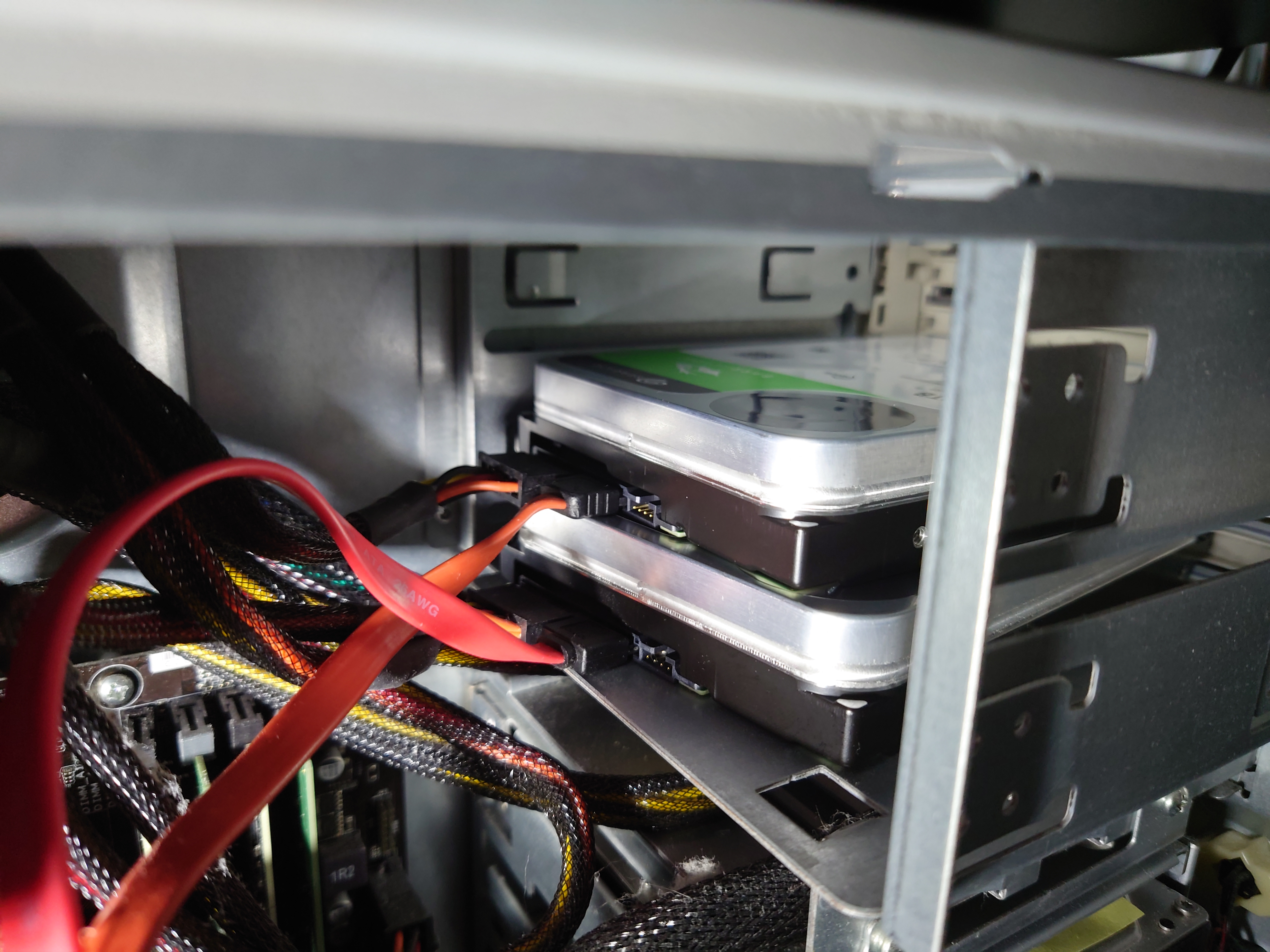 SATAの24TBHDD2段置き
