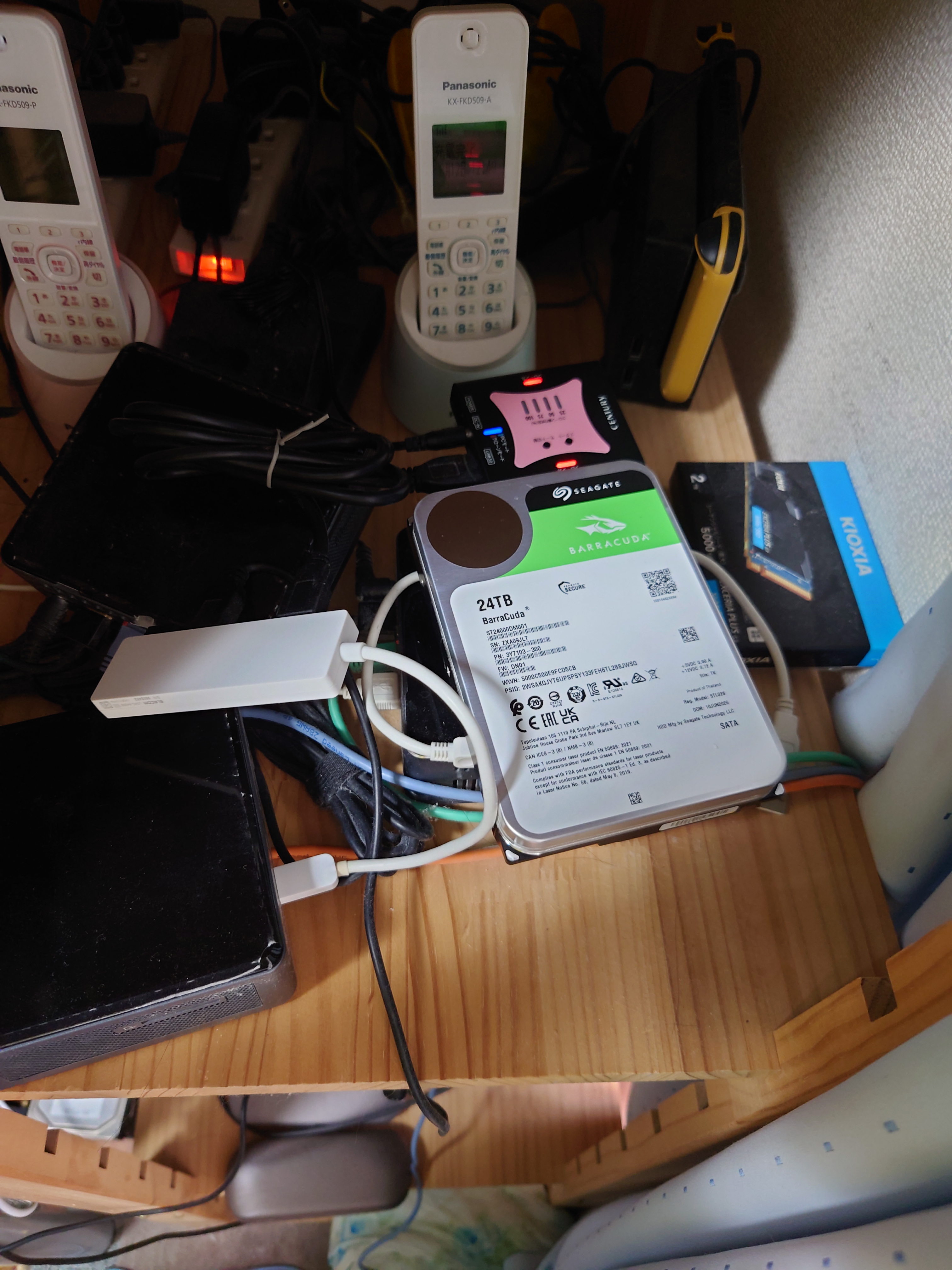 NUCで、USB接続で繋ぐが、24TB容量は対応していないか、故障している