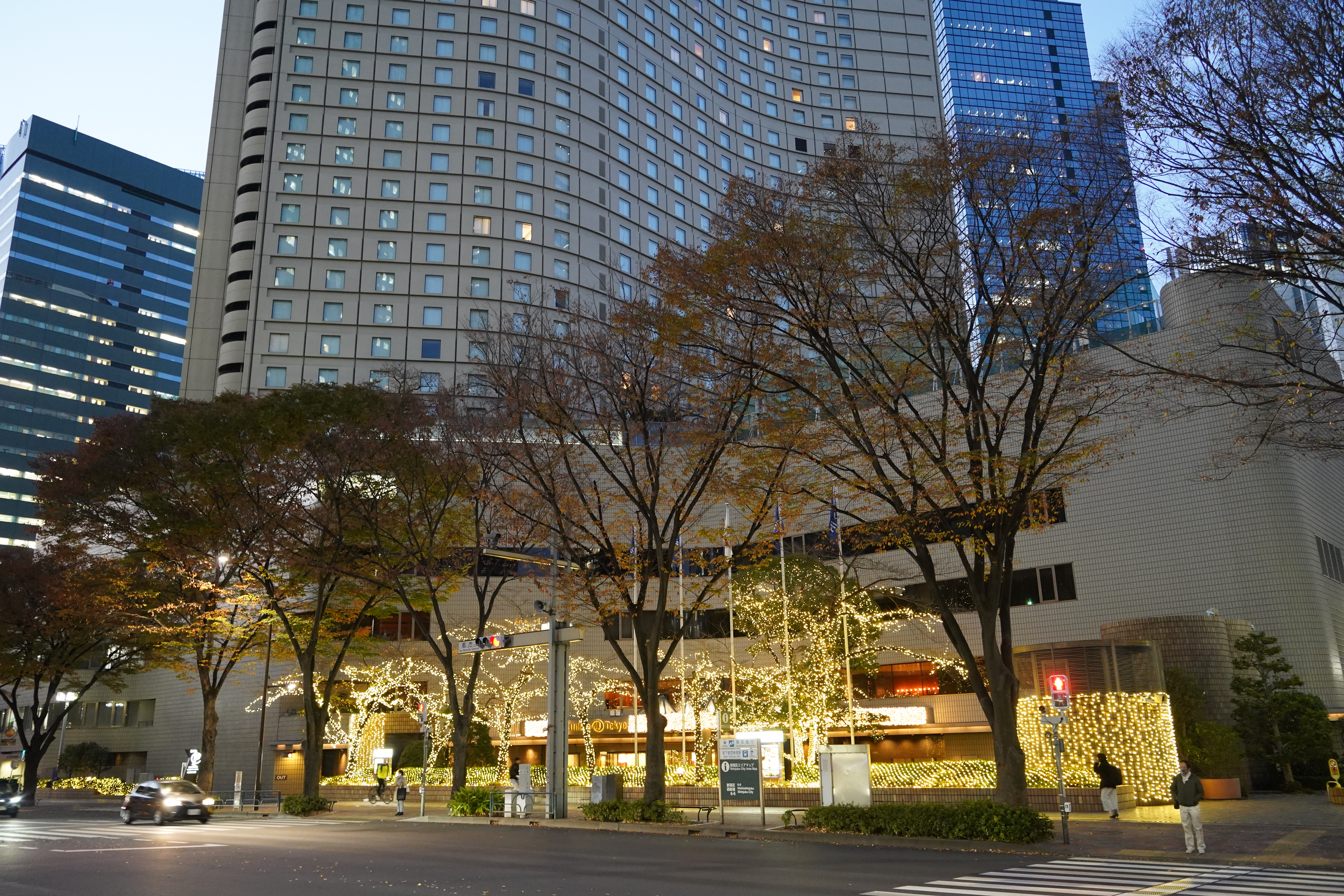 新宿駅西口の夜景１