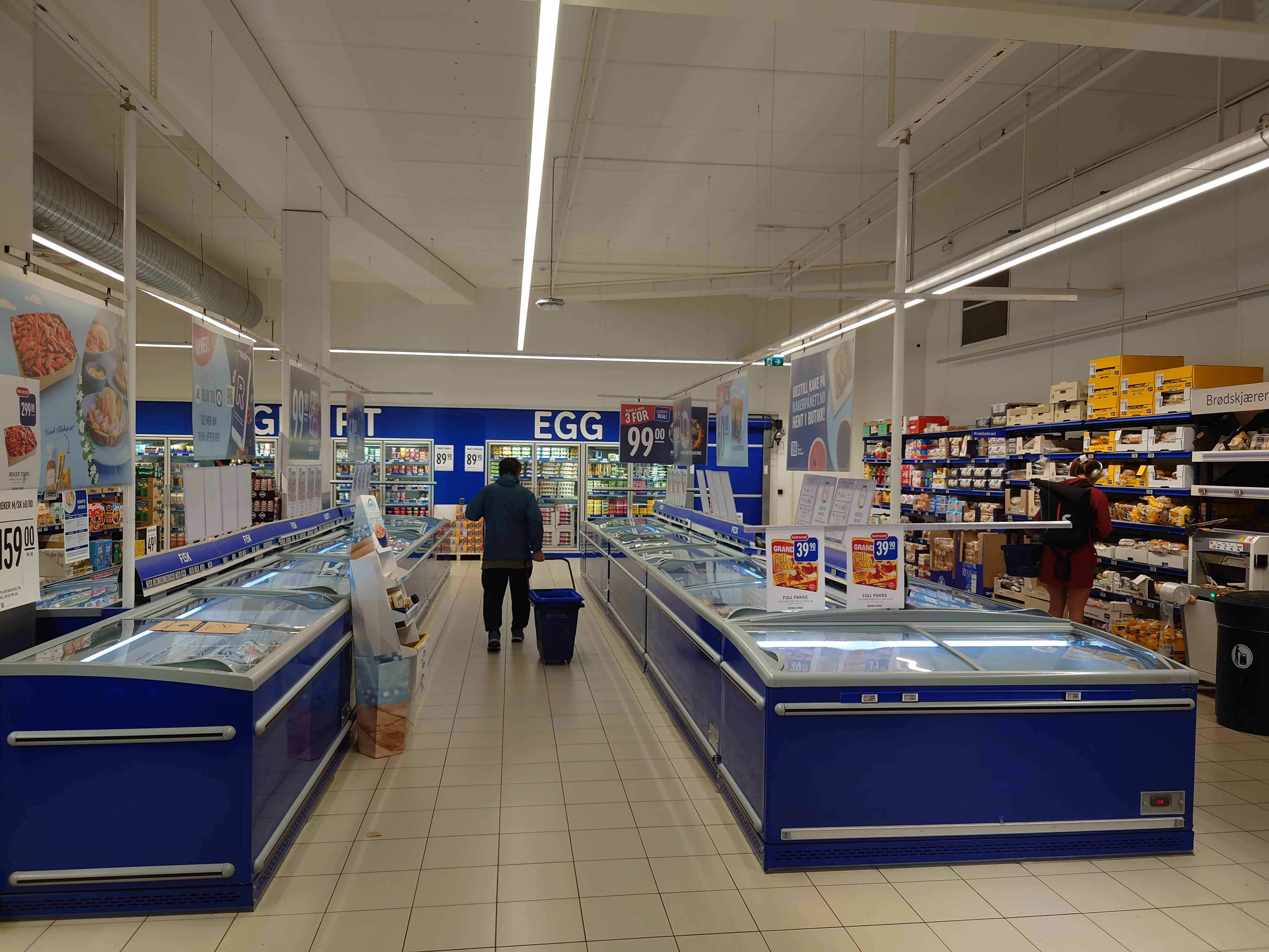 冷凍食品売り場１