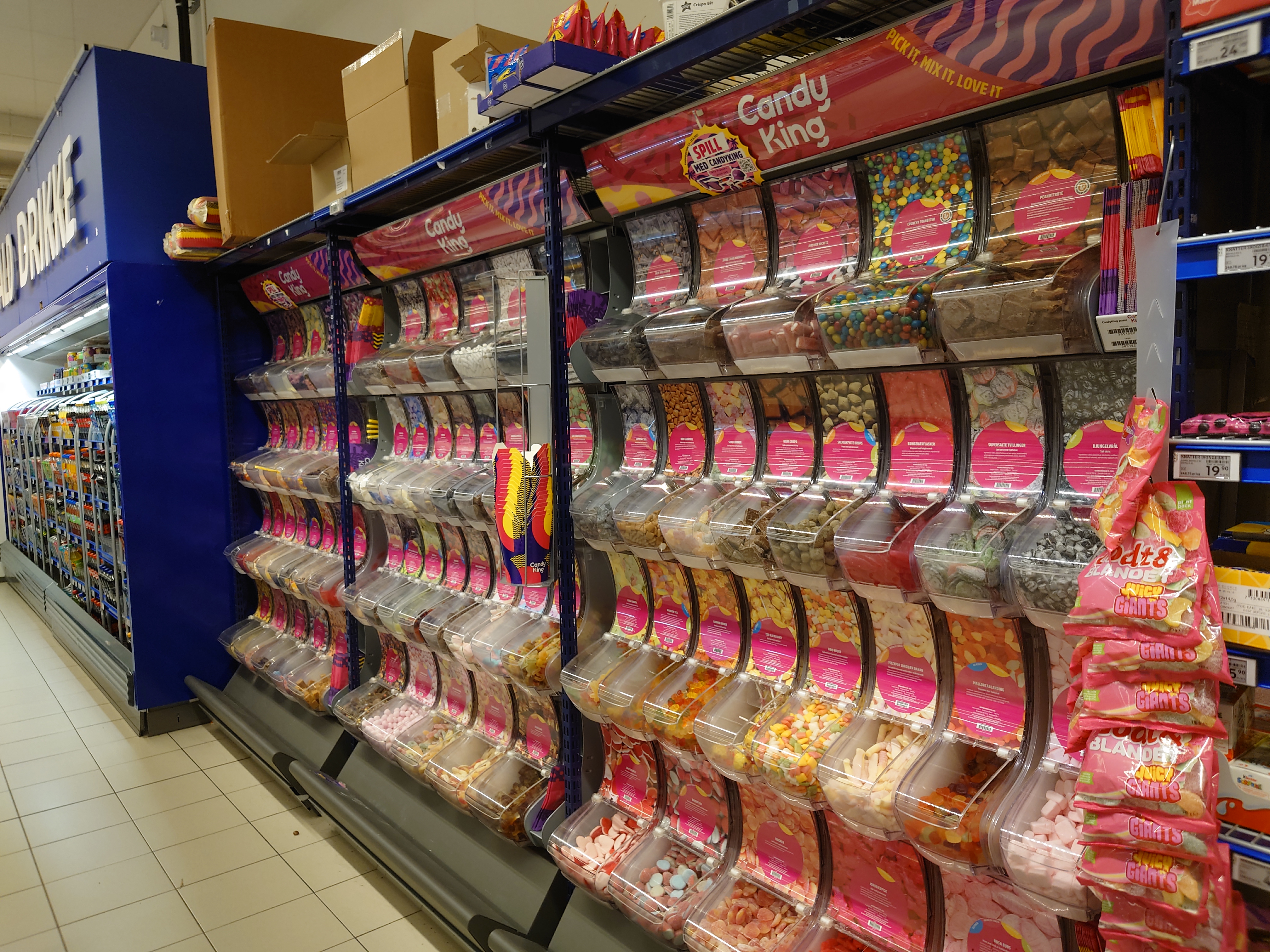 お菓子売り場３