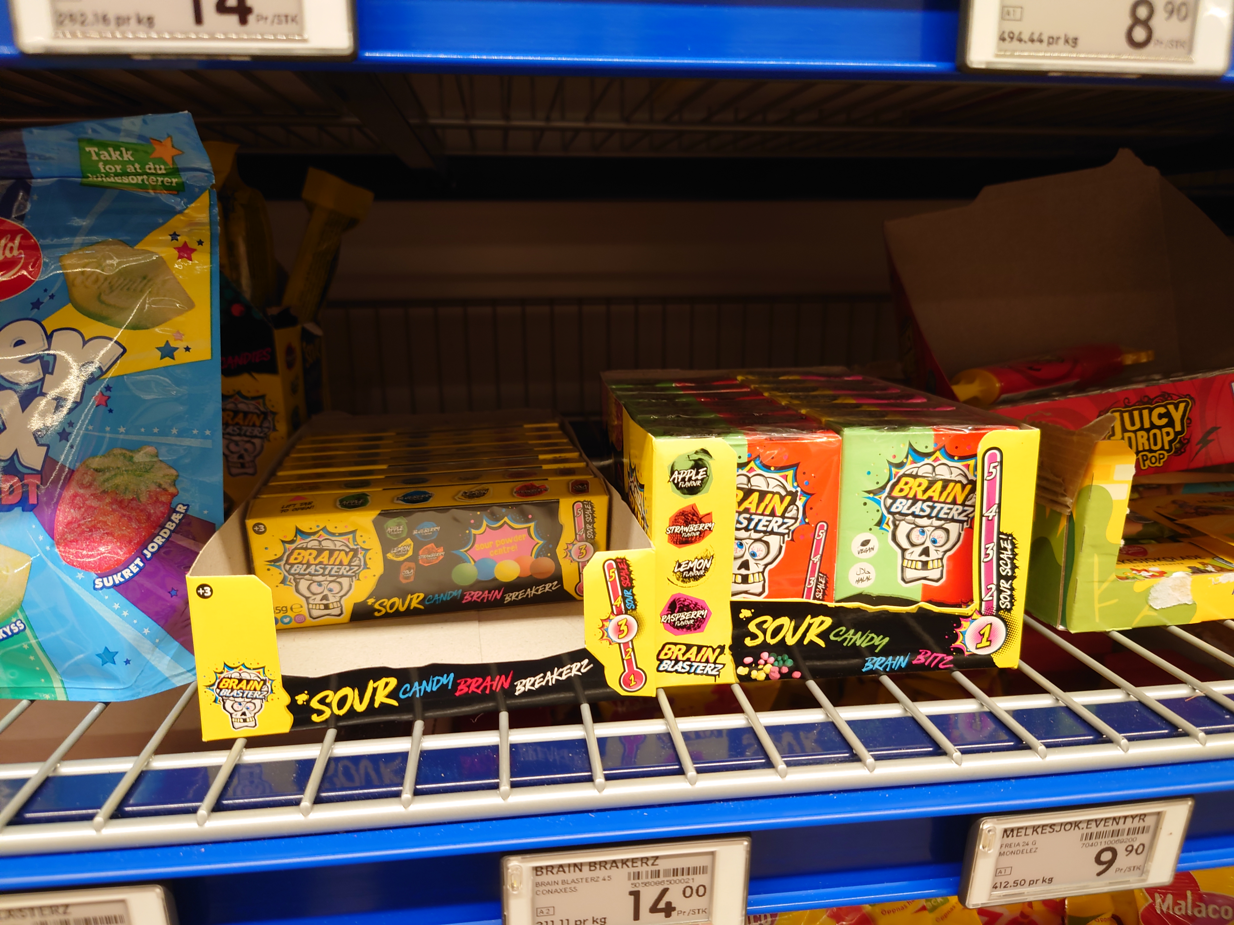 お菓子売り場７