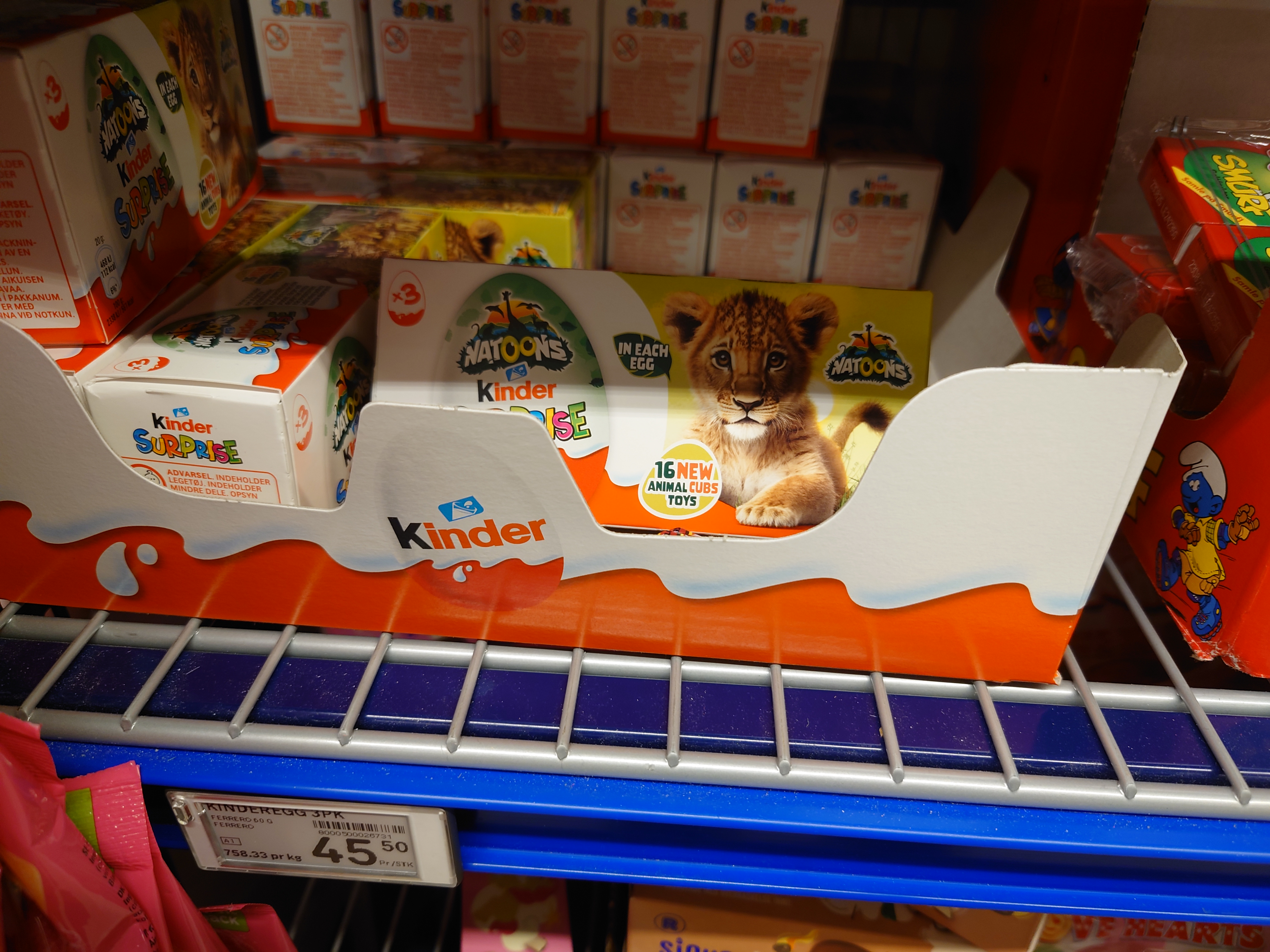 お菓子売り場９