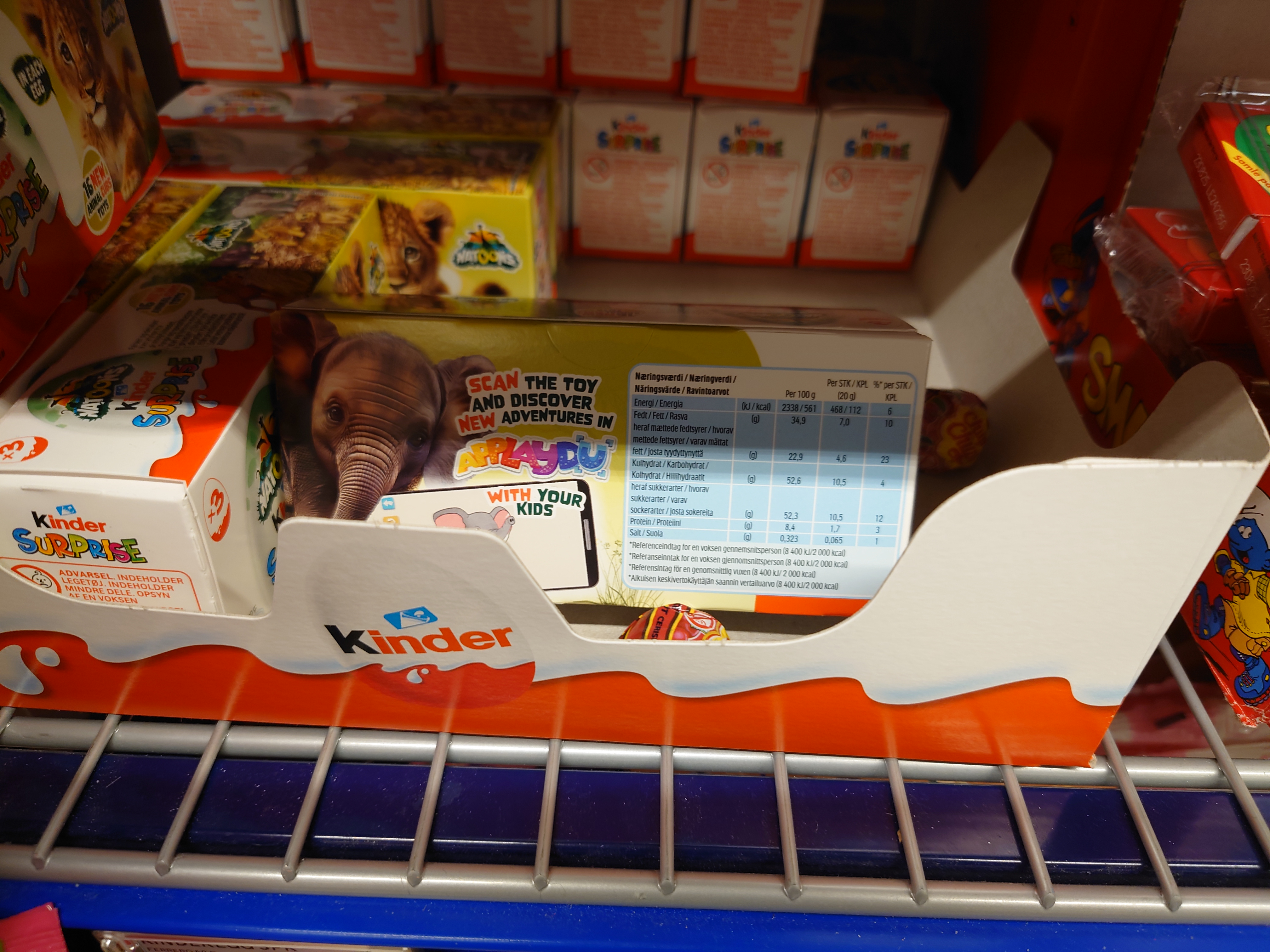 お菓子売り場１０
