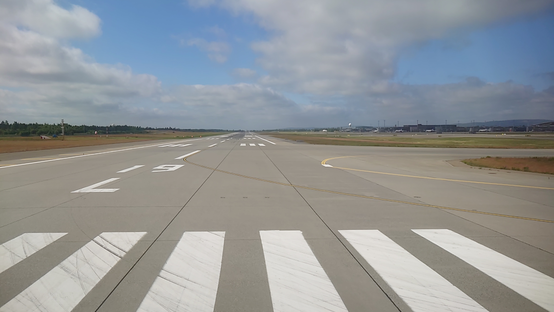 Runway19L
