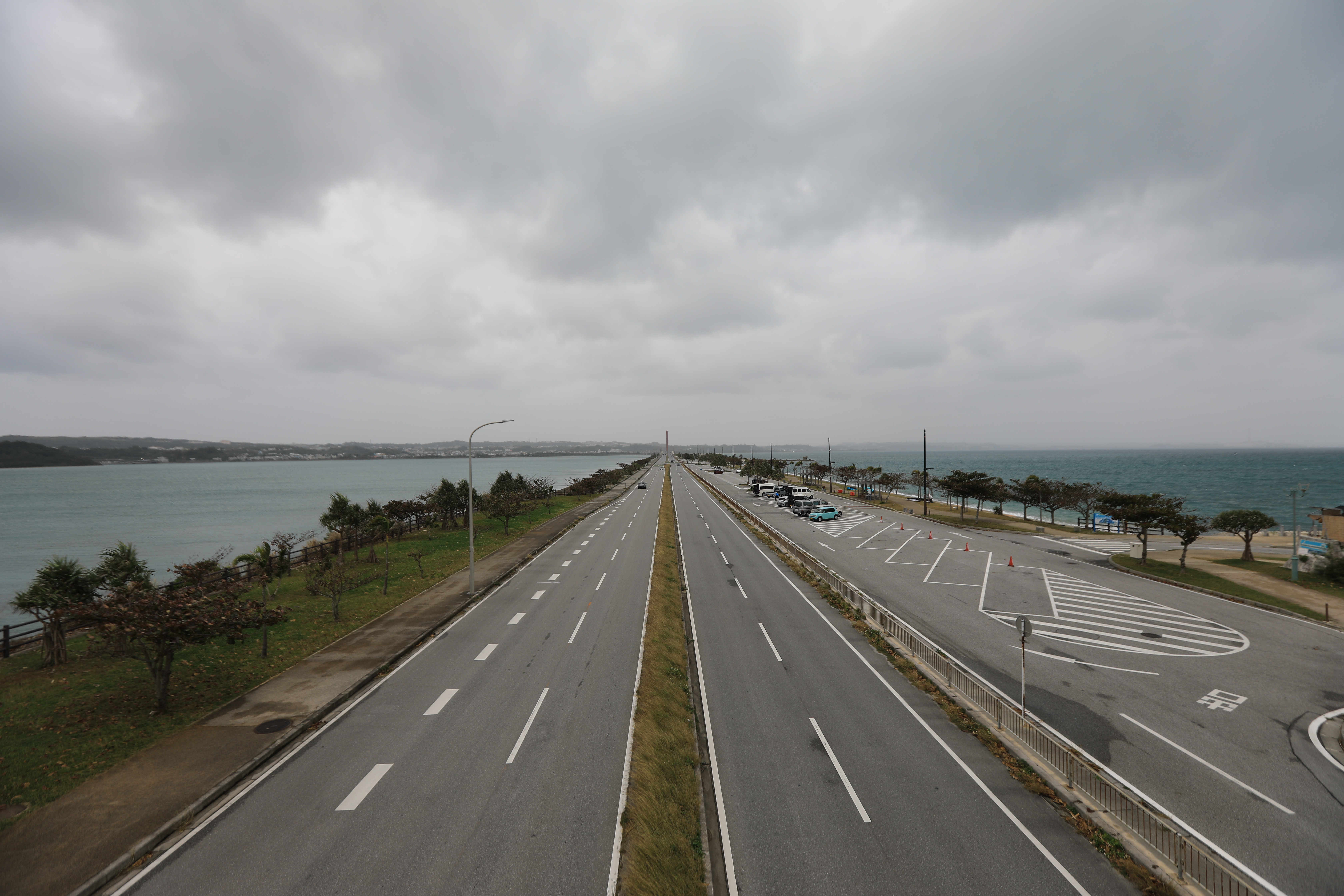 沖縄県の海中道路