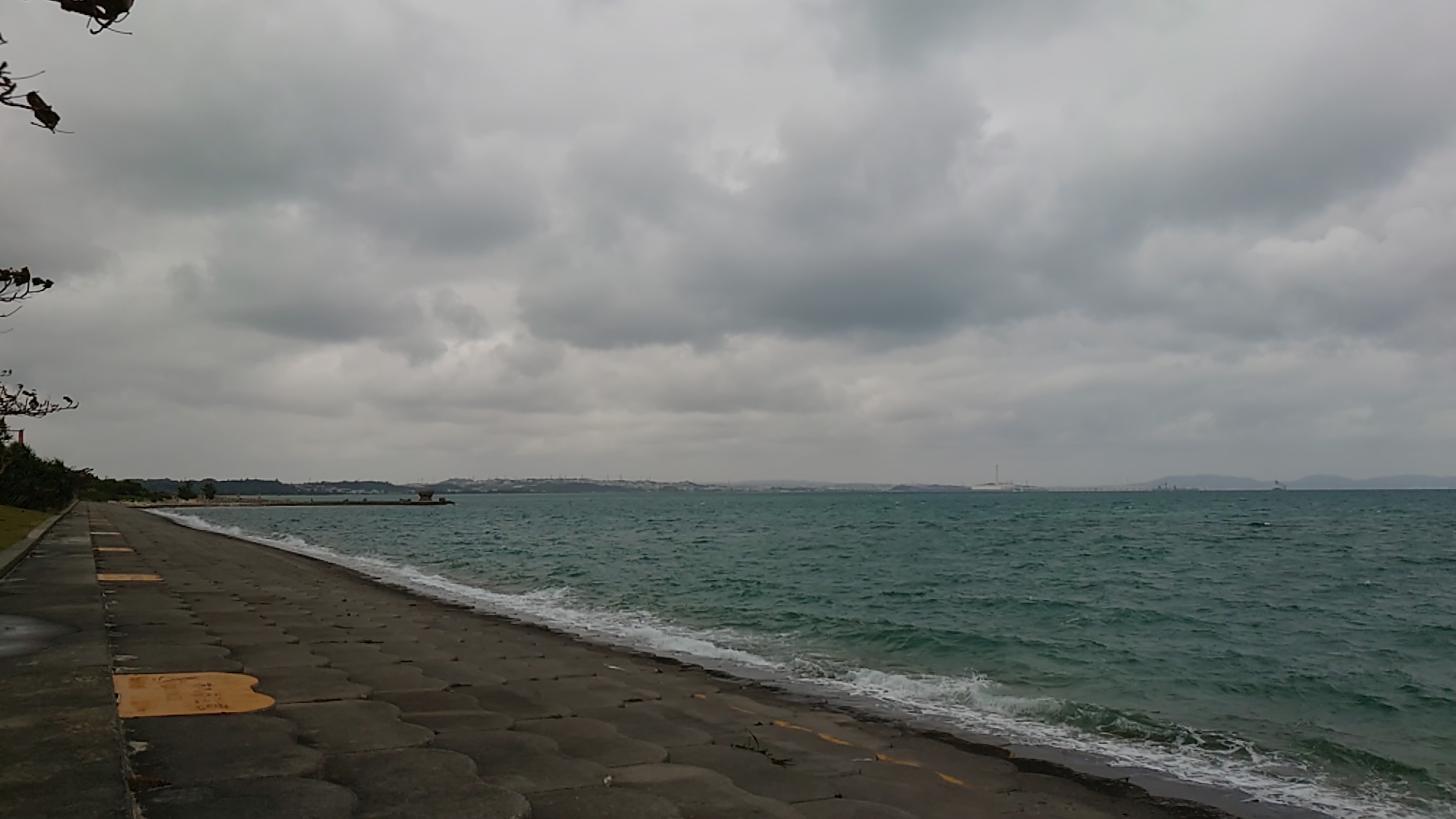 海中道路の横の海２