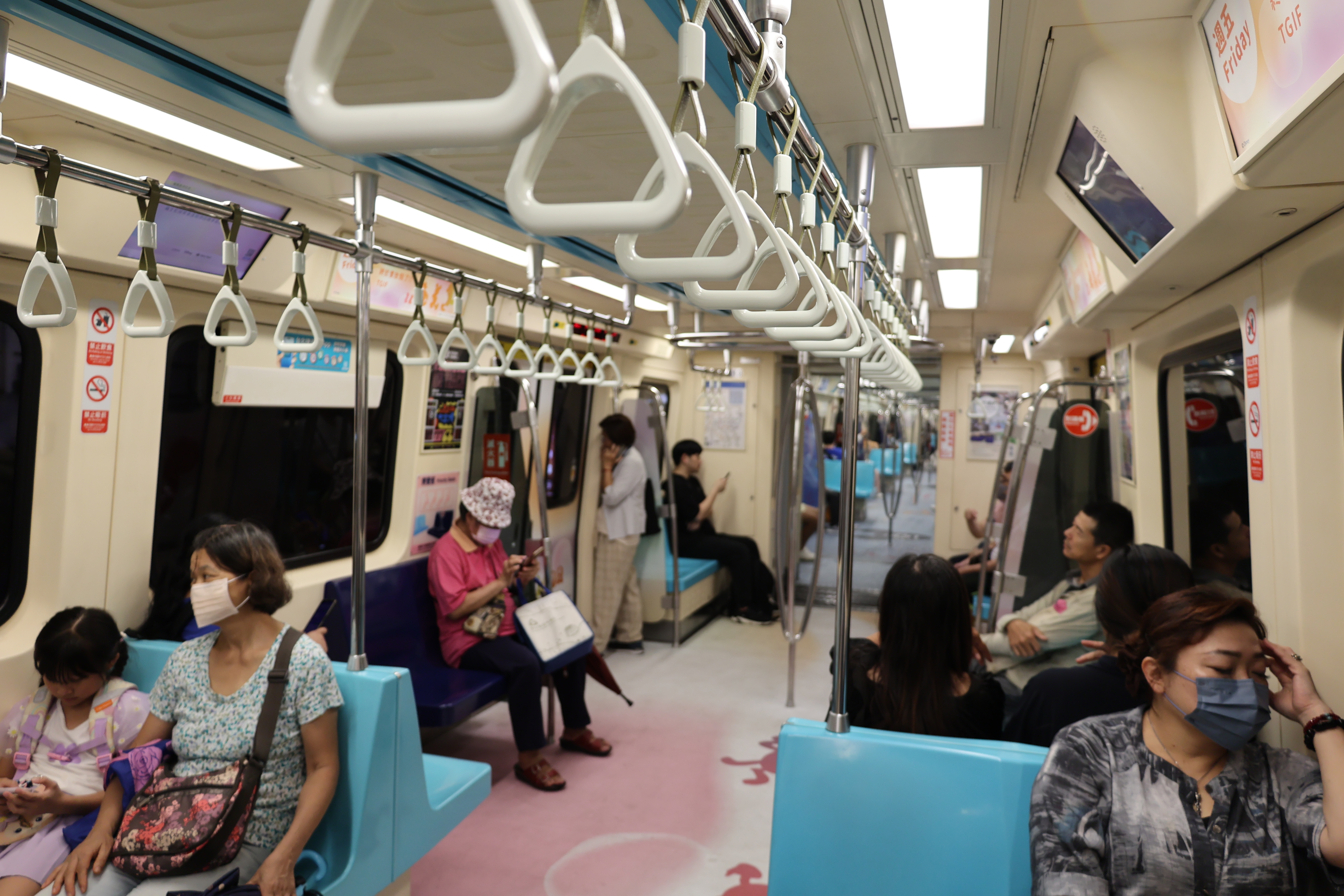 地下鉄の車内２
