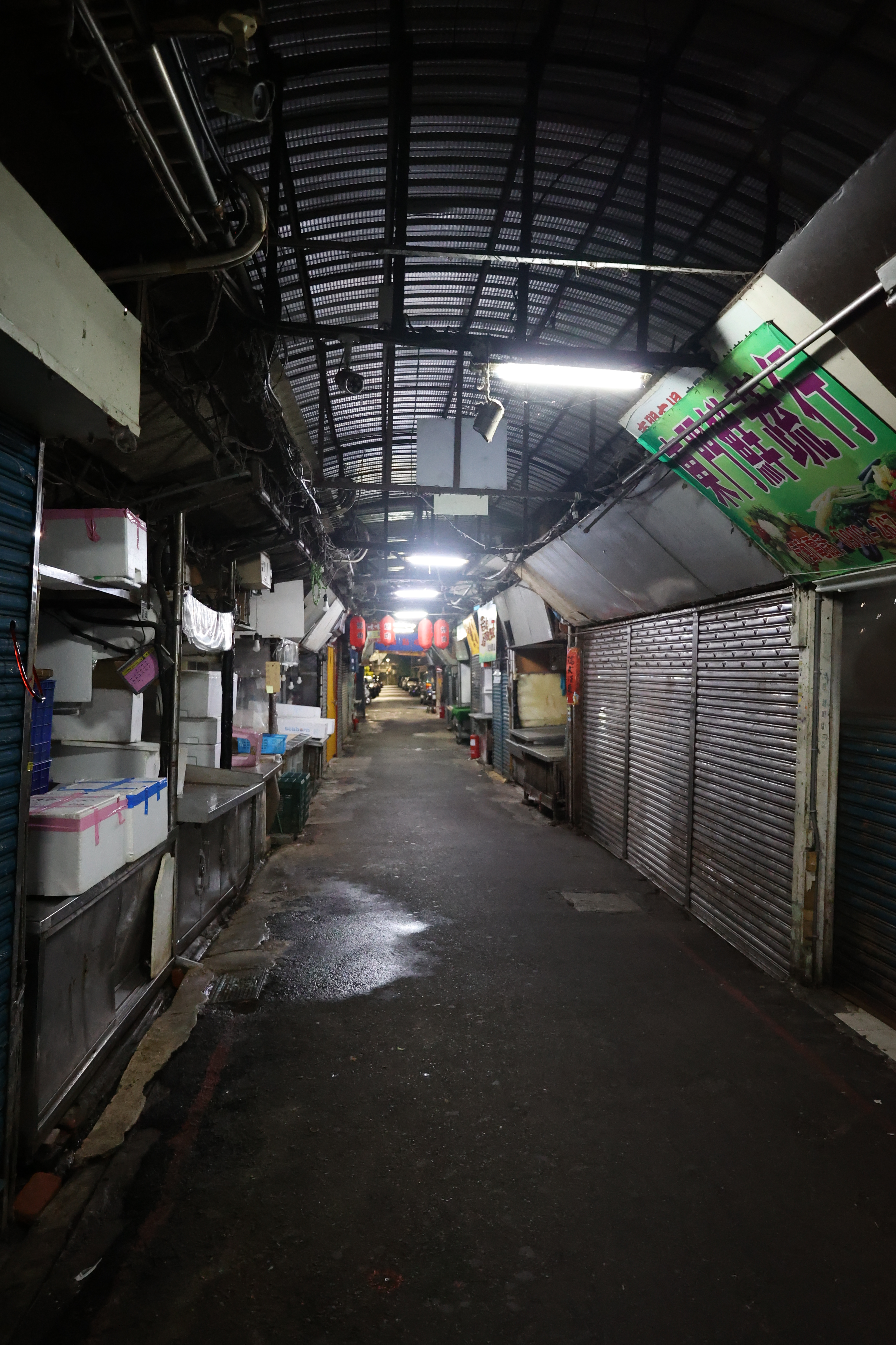 東門の市場の中５