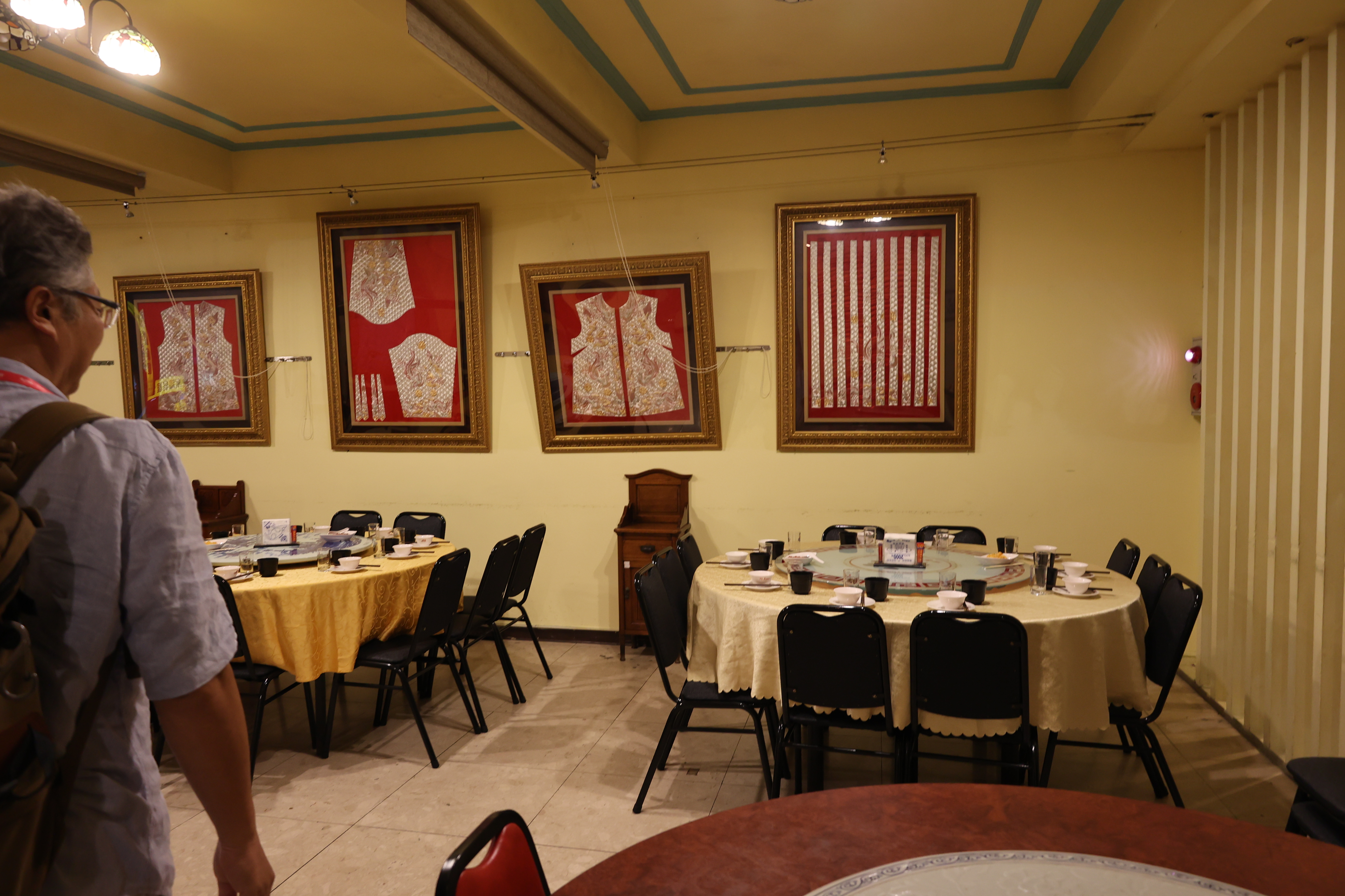 2階のテーブル席3つ１