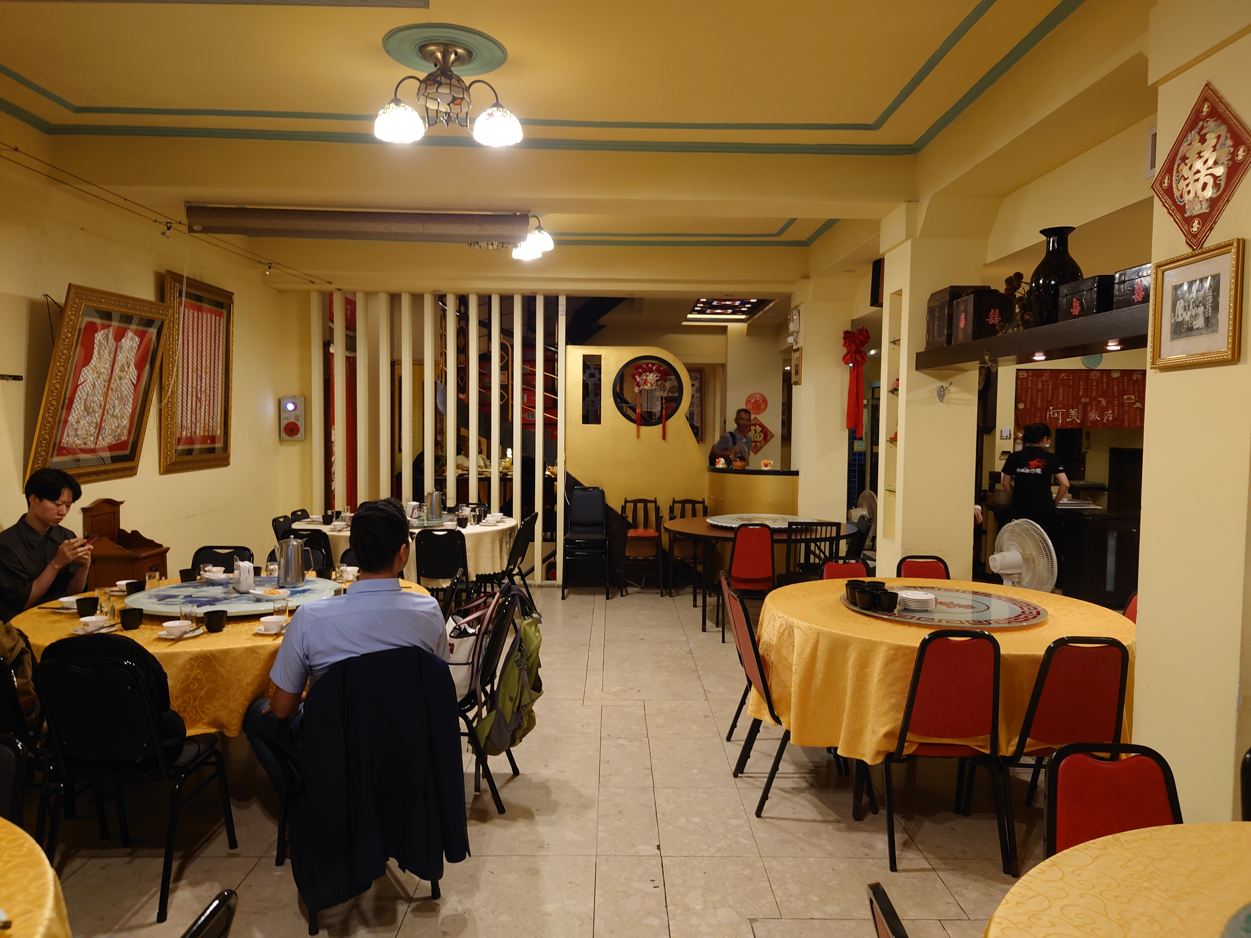 2階のテーブル席１