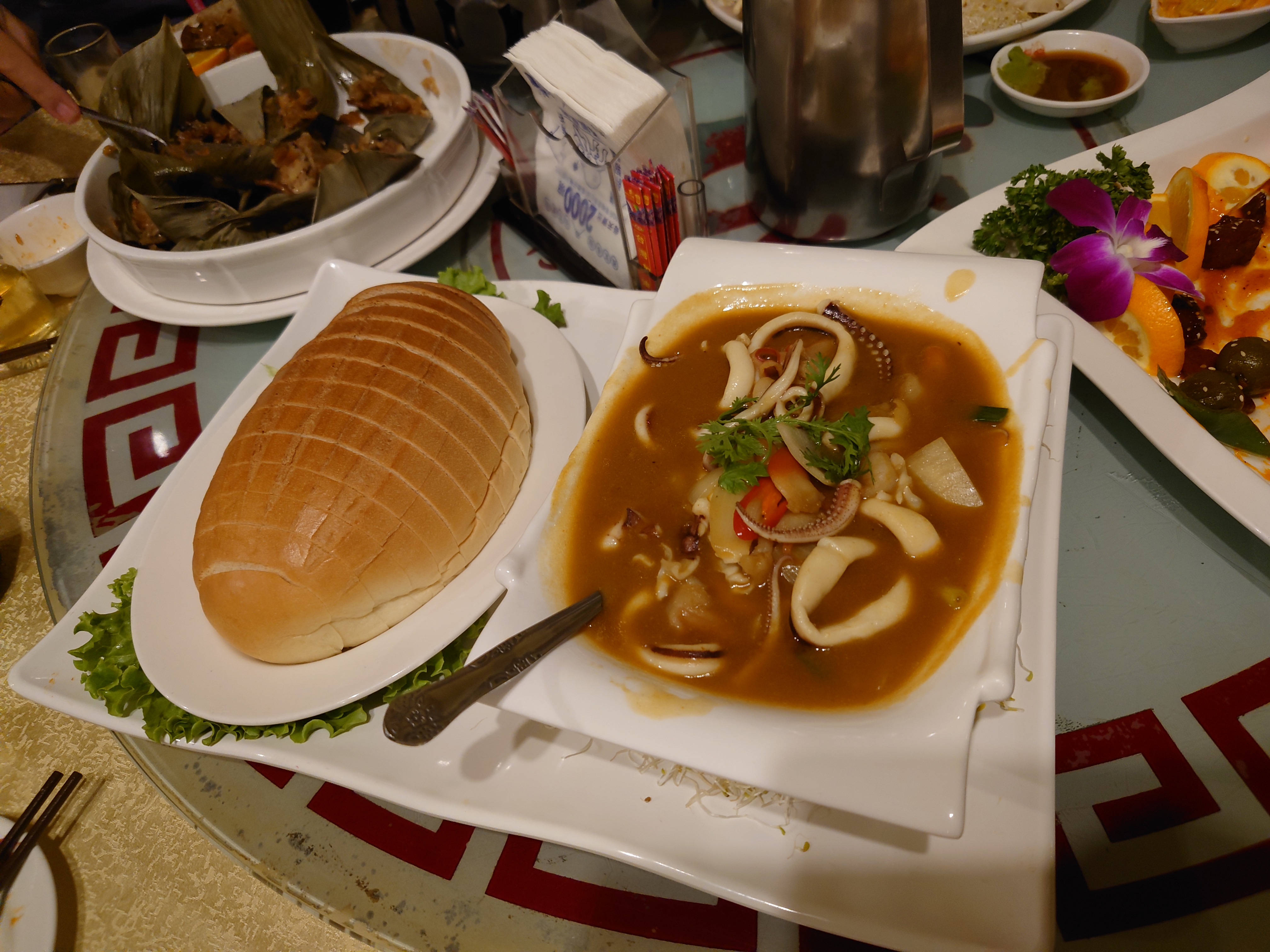 台湾料理（スープカレーとパン）