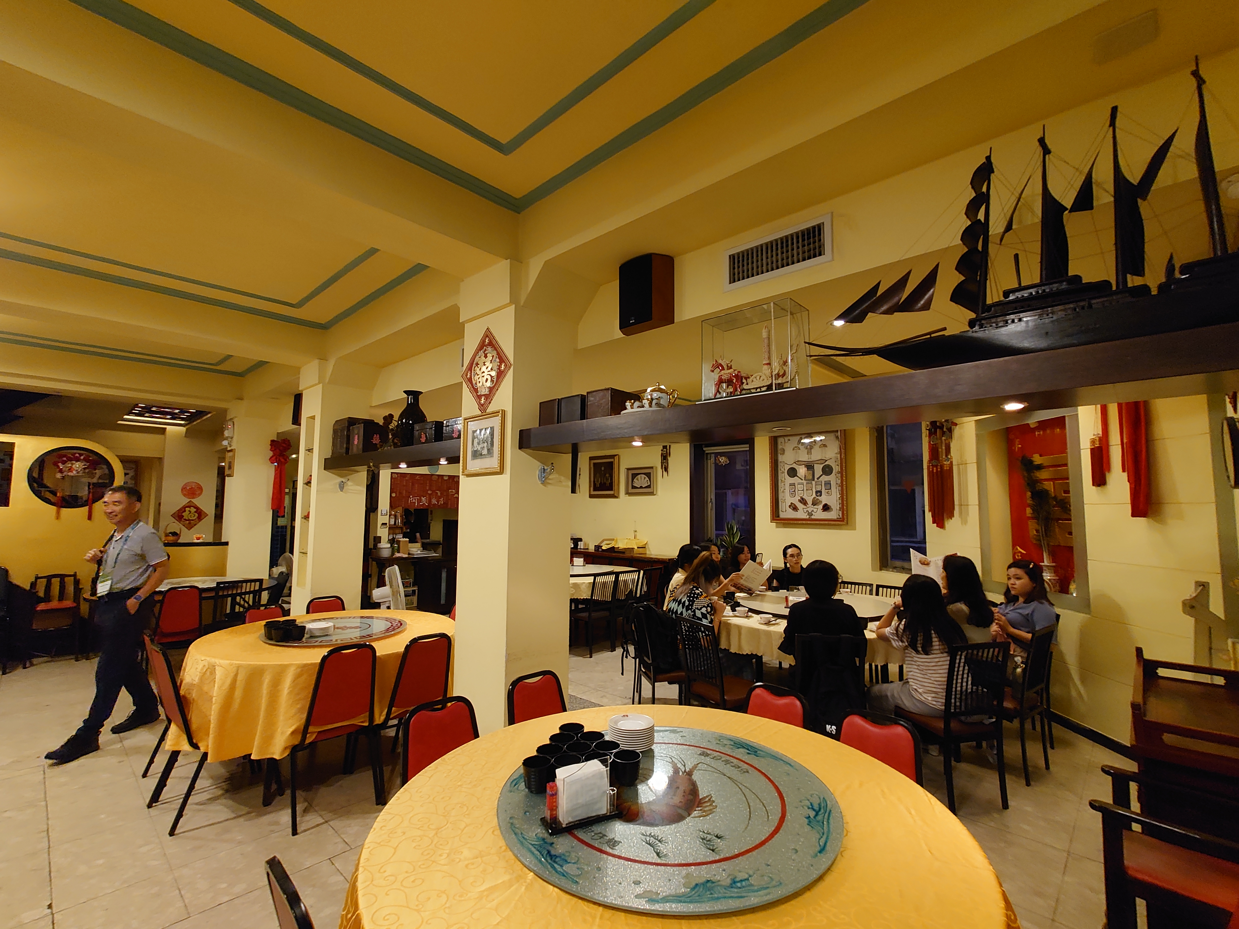 2階のテーブル席４