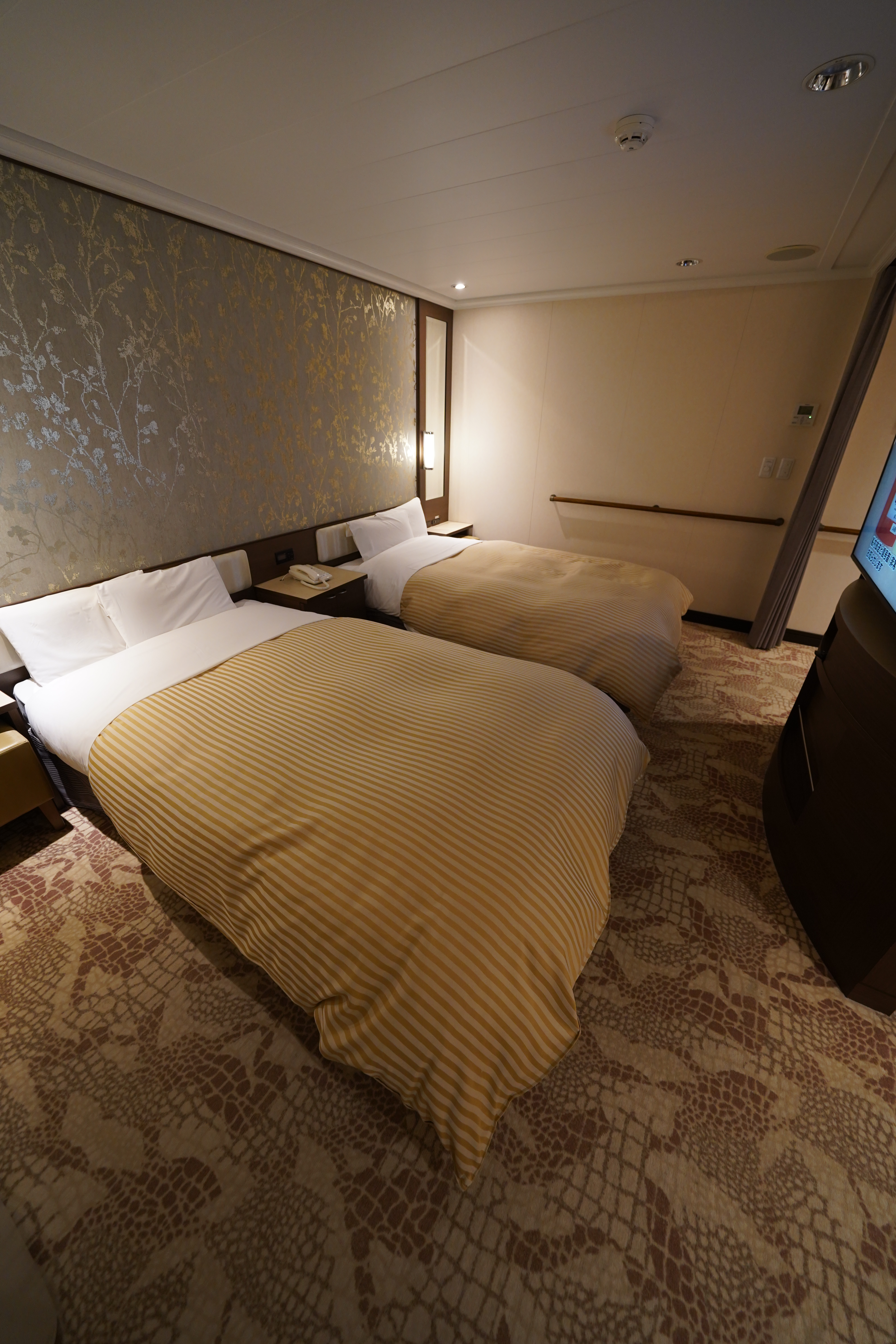 ツインベッド（縦アングル）