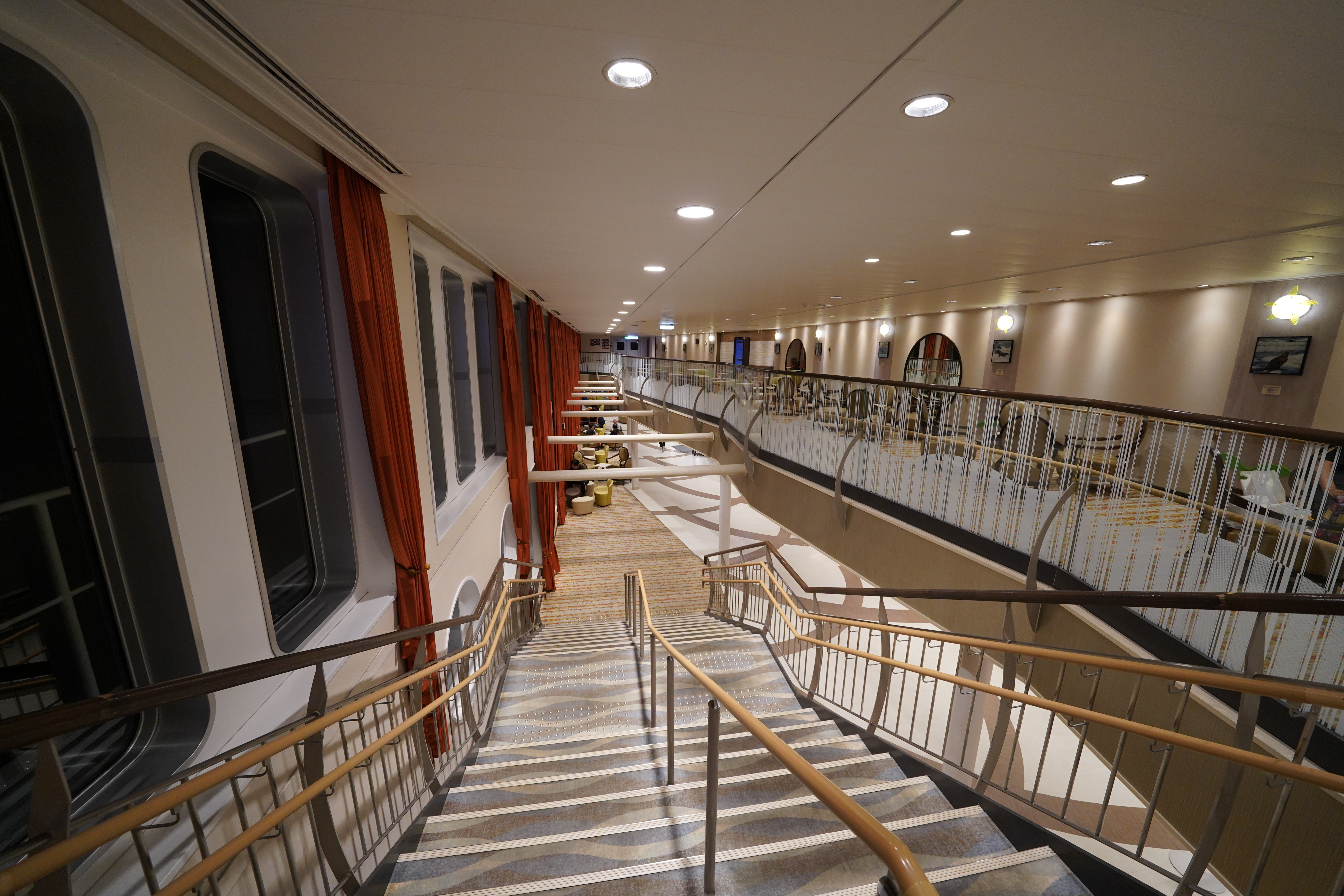 5階と6階のプロムナード 5階と6階のプロムナード