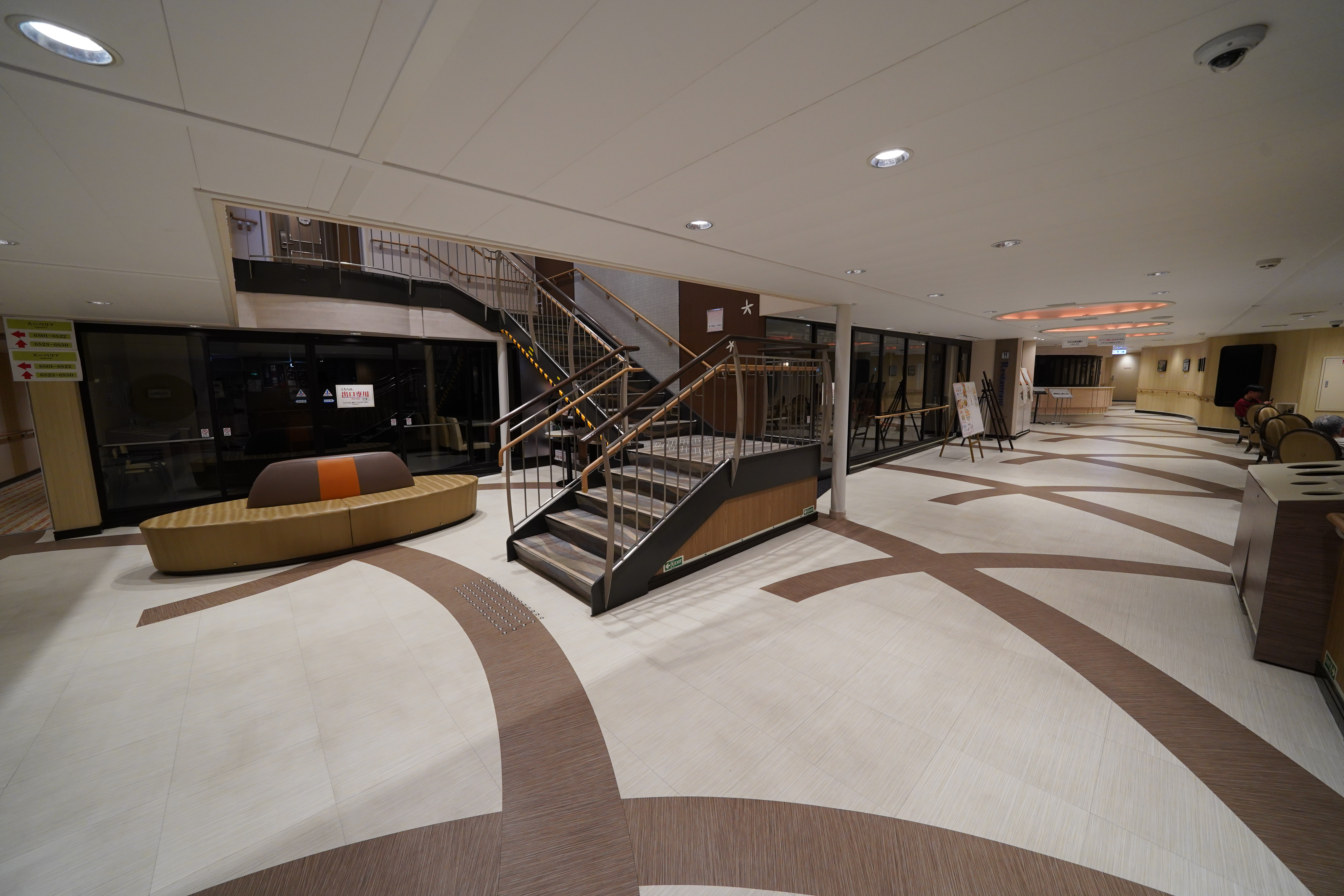 6階のプロムナード 6階のプロムナード