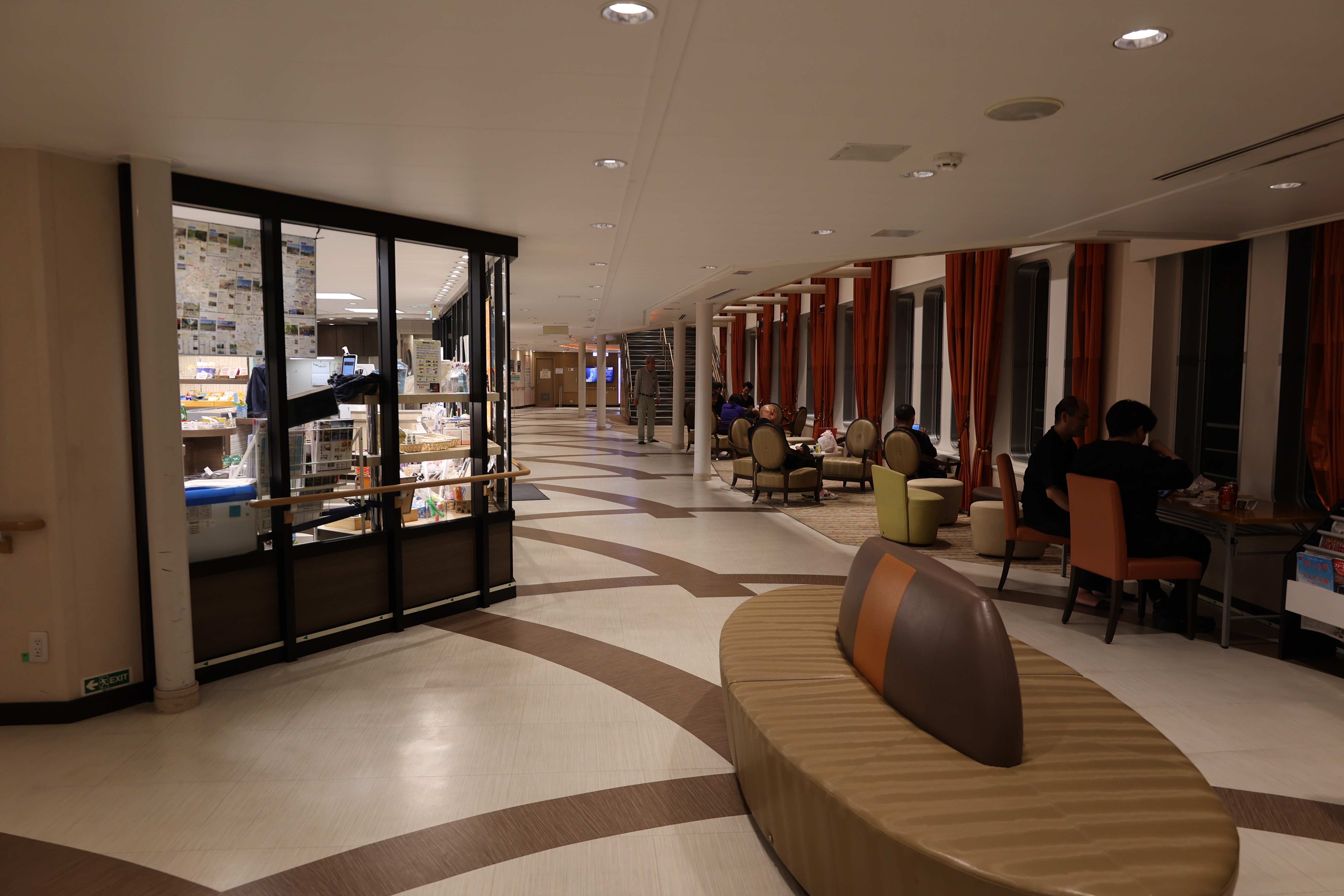 5階のプロムナード 5階のプロムナード