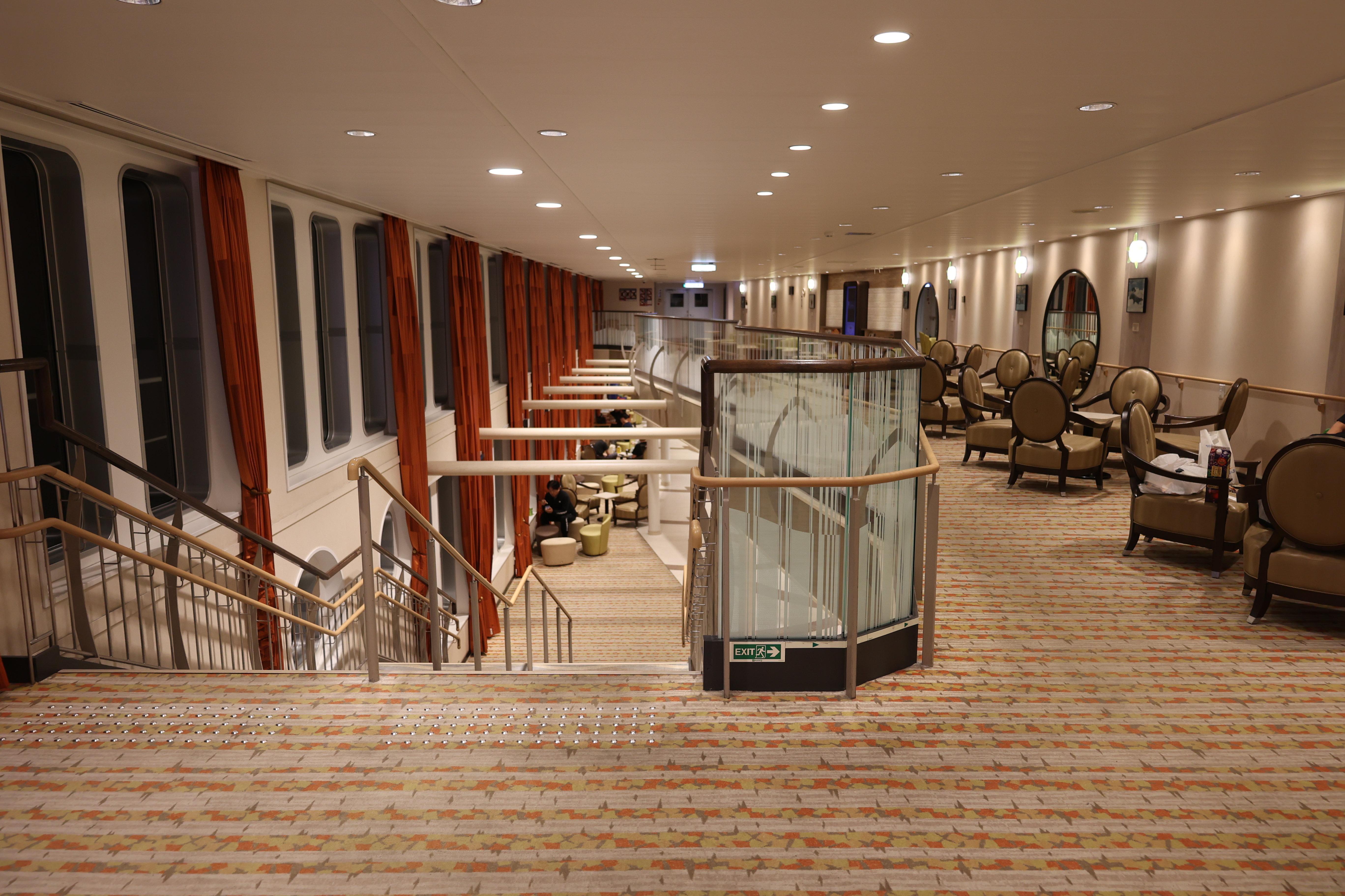 6階のプロムナード 6階のプロムナード