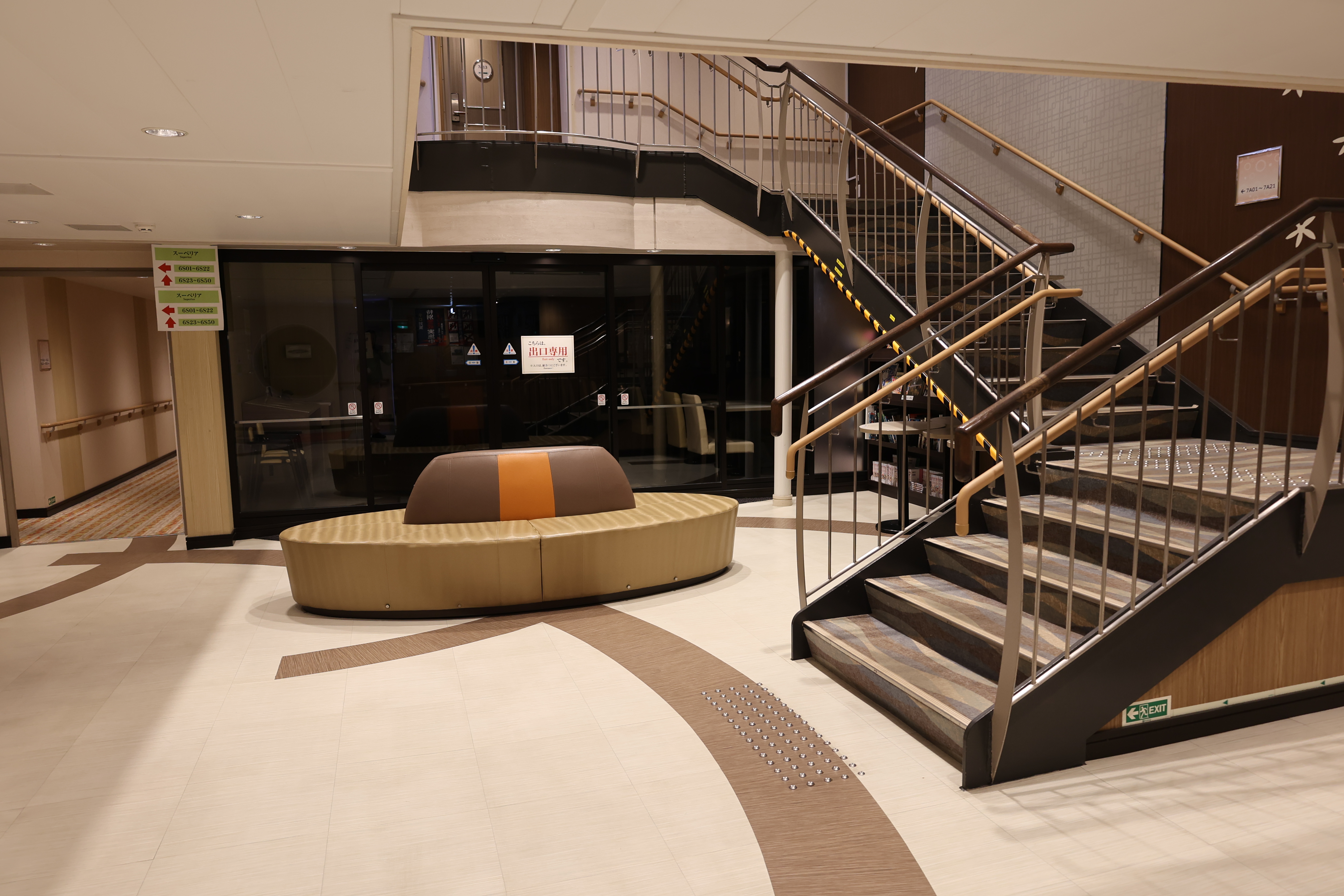 6階のレストラン近くのプロムナード２