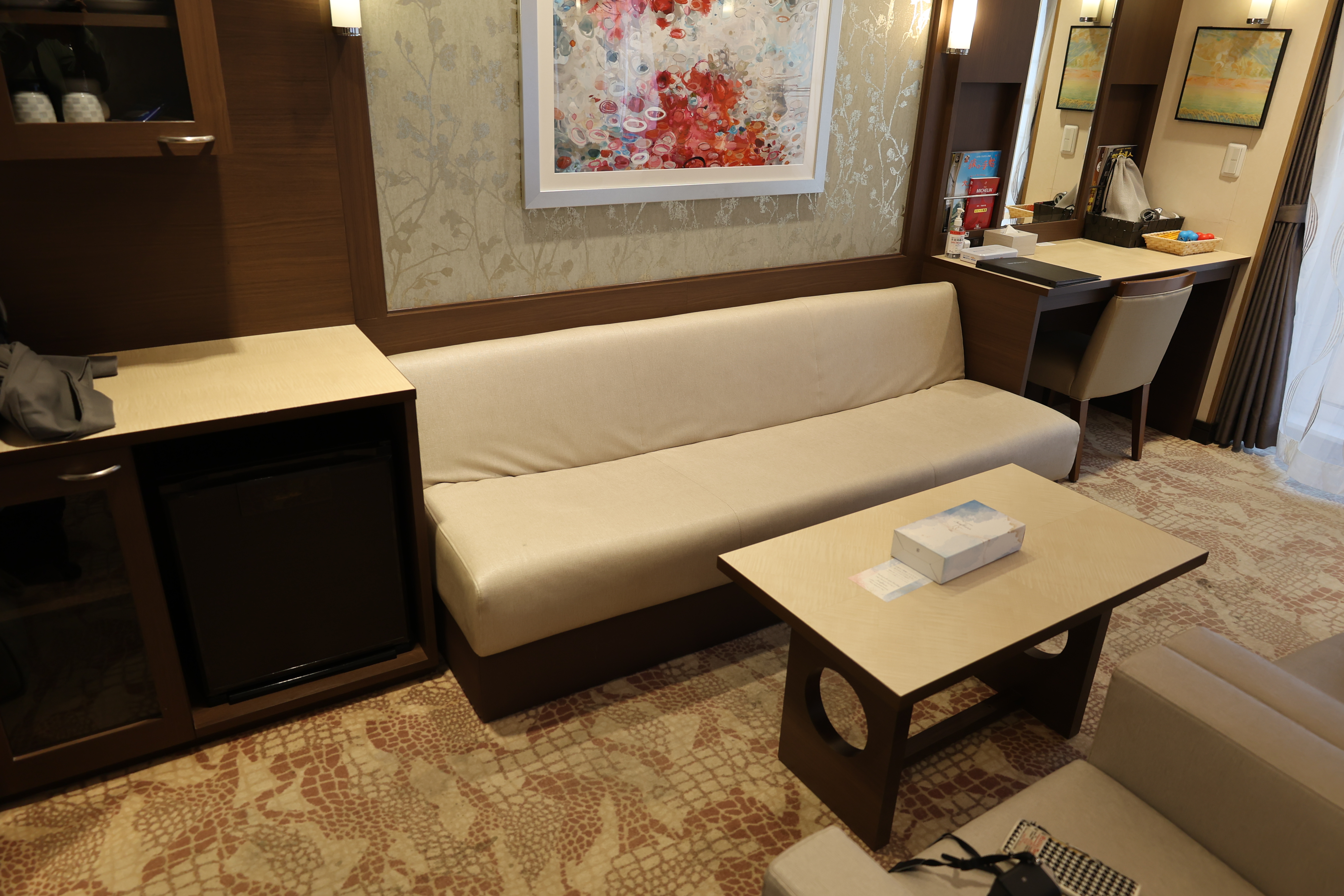 ロングソファー（ベッドにもなる）